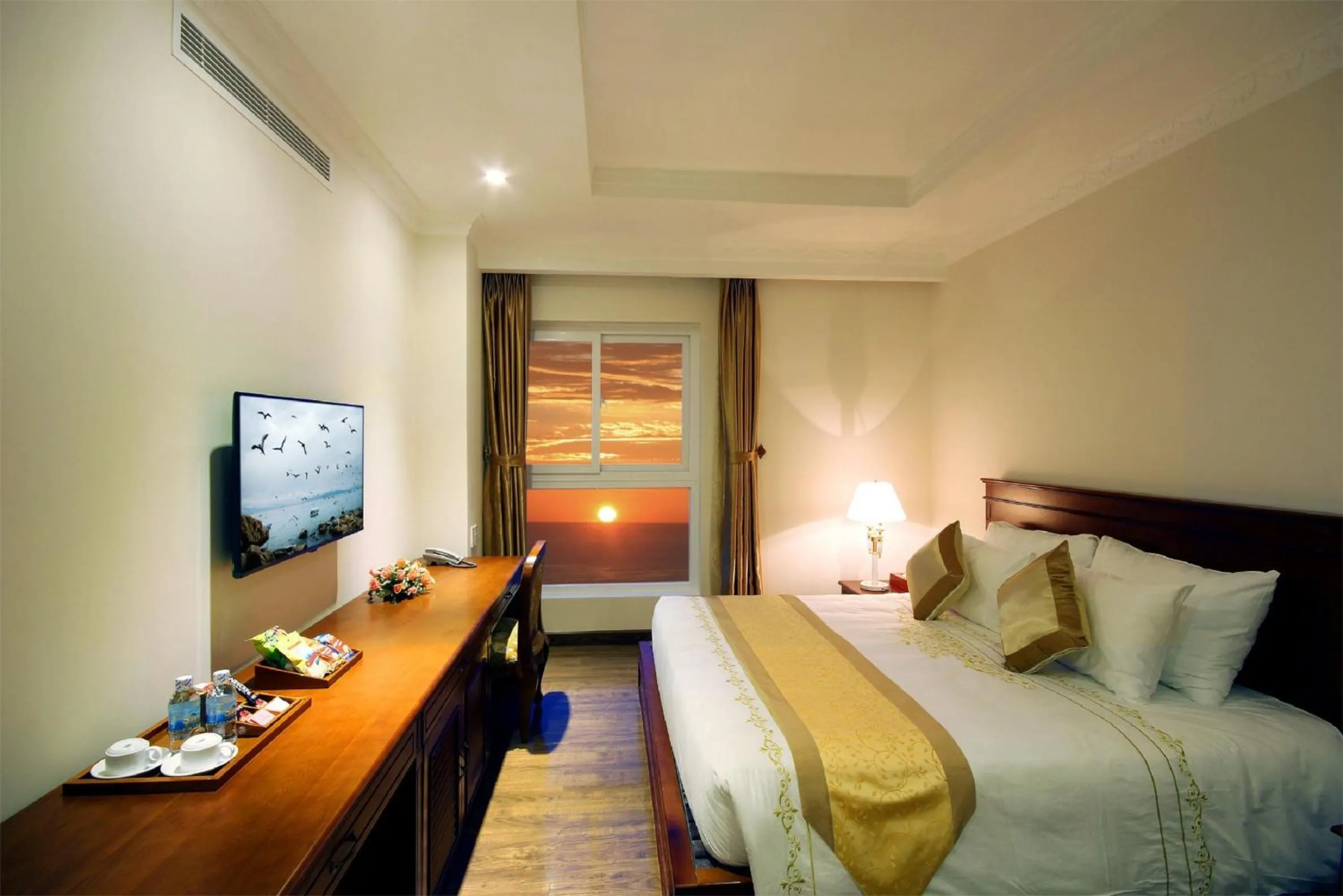 TV and multimedia, Bed in Nha Trang Palace Hotel
