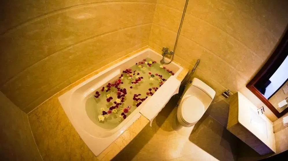 Bath in Nha Trang Palace Hotel