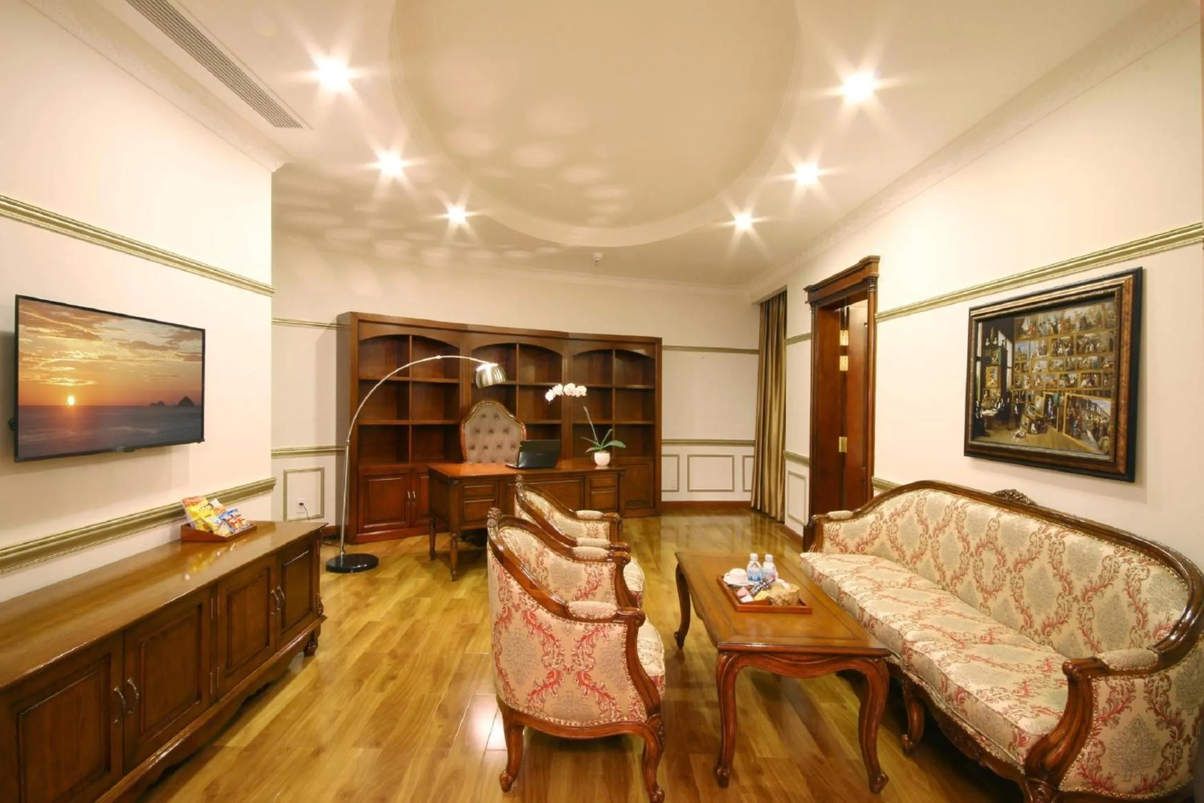 TV and multimedia in Nha Trang Palace Hotel