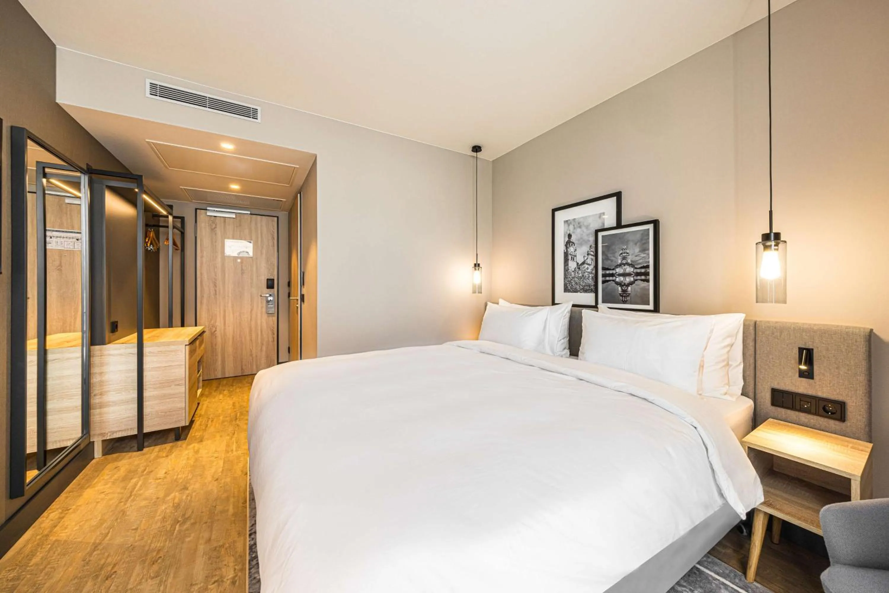 Bedroom, Bed in Radisson Hotel Leipzig