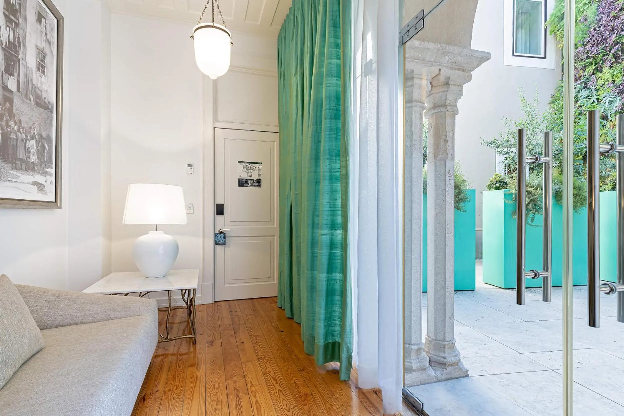 Patio in Santiago de Alfama - Boutique Hotel