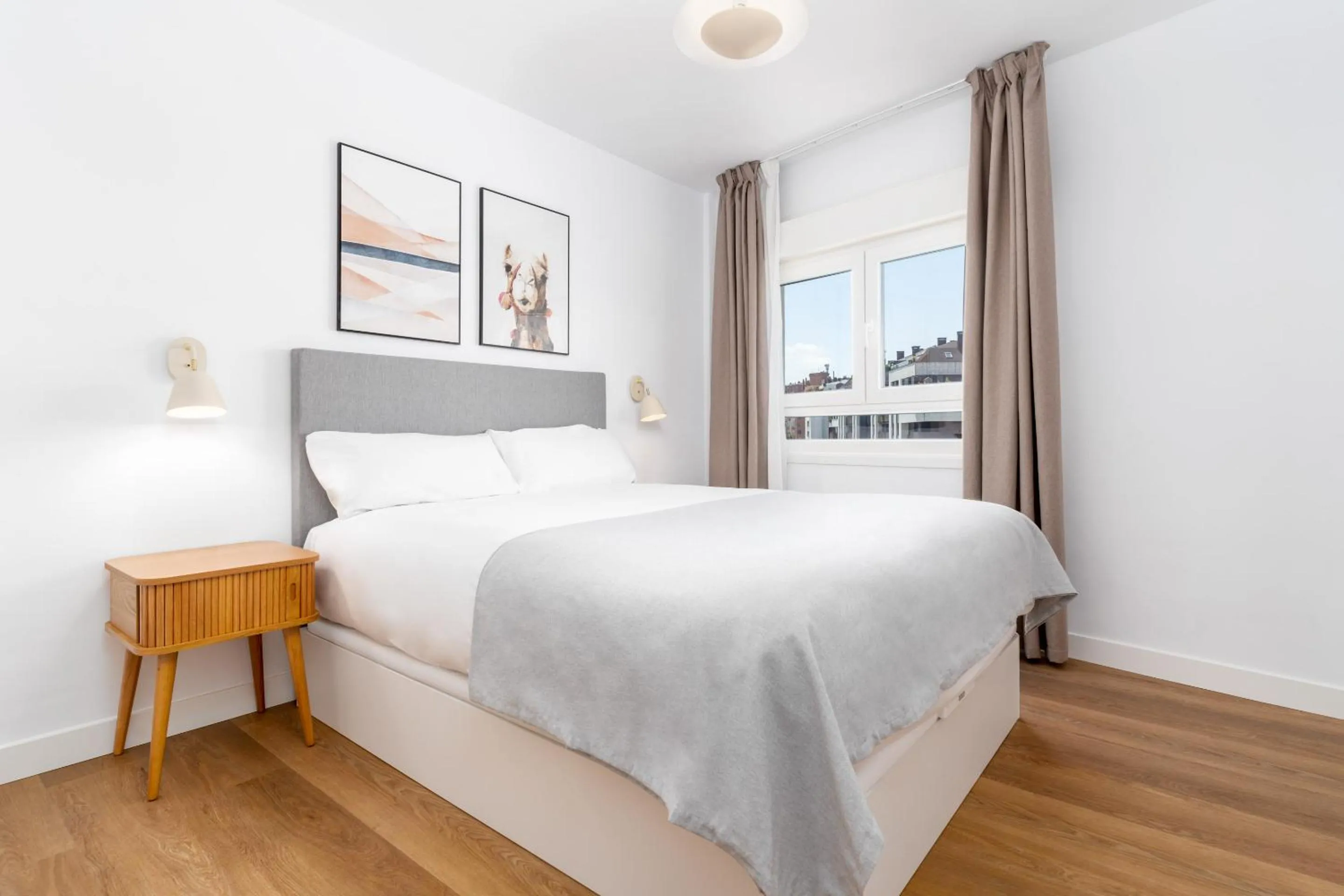 Bed in Limehome Oviedo Calle Postigo Bajo