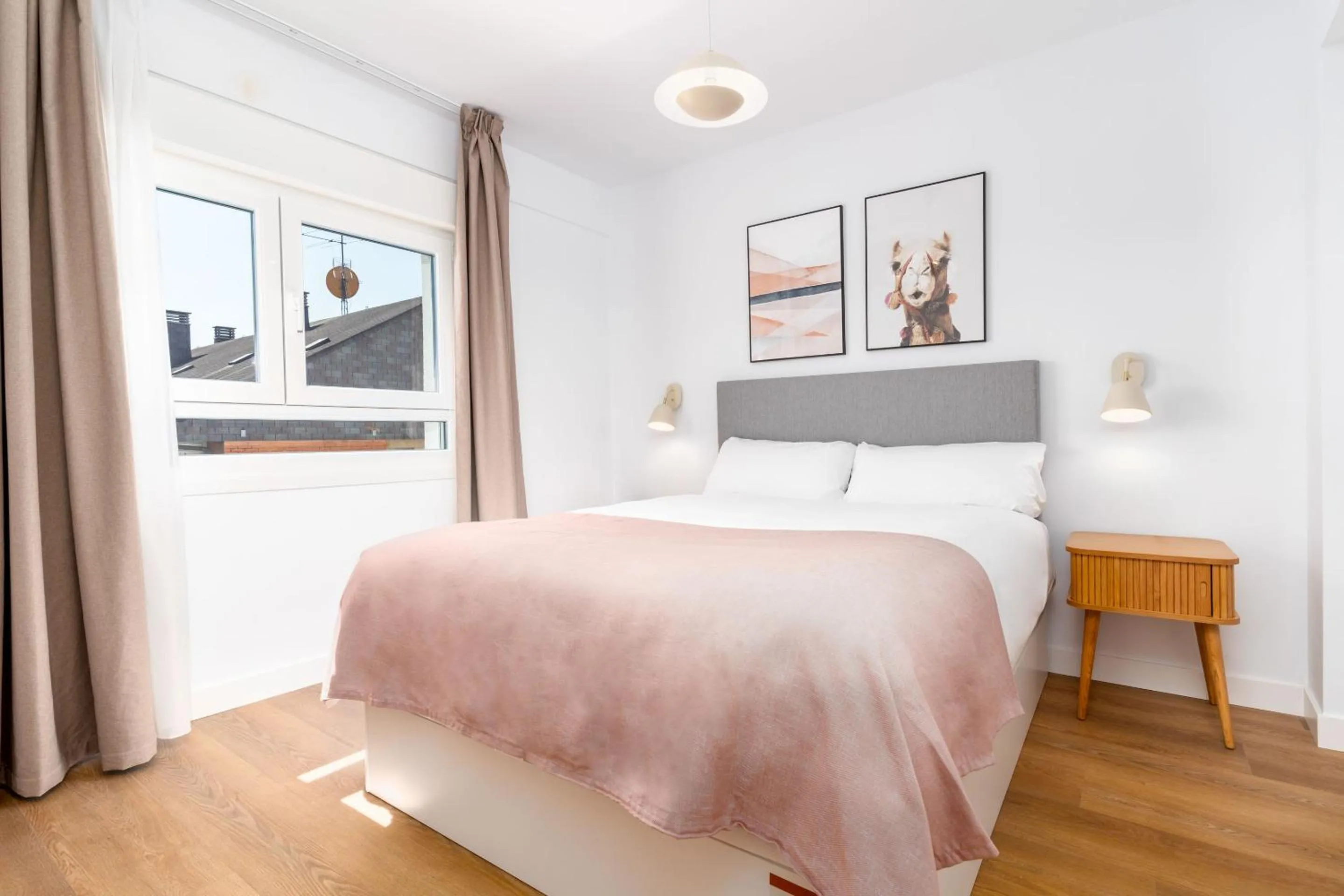 Bed in Limehome Oviedo Calle Postigo Bajo