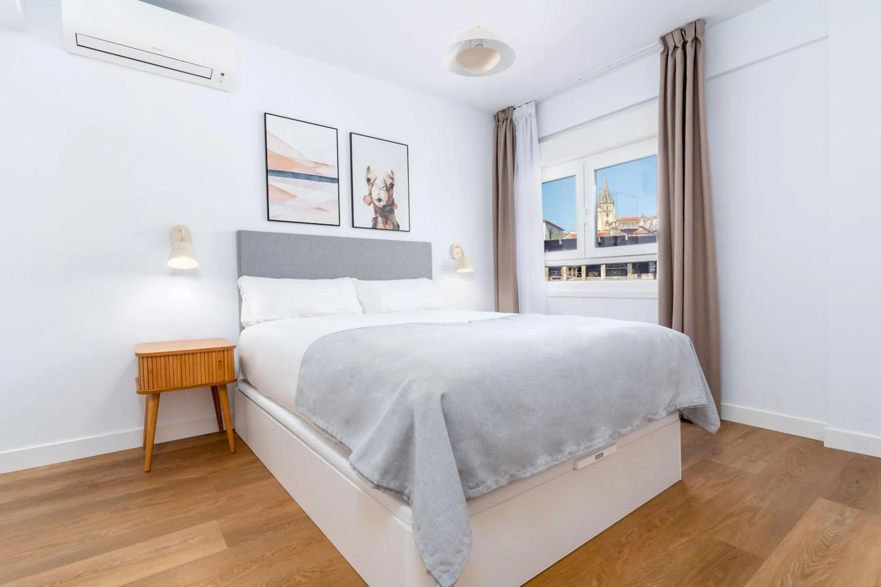 Bed in Limehome Oviedo Calle Postigo Bajo