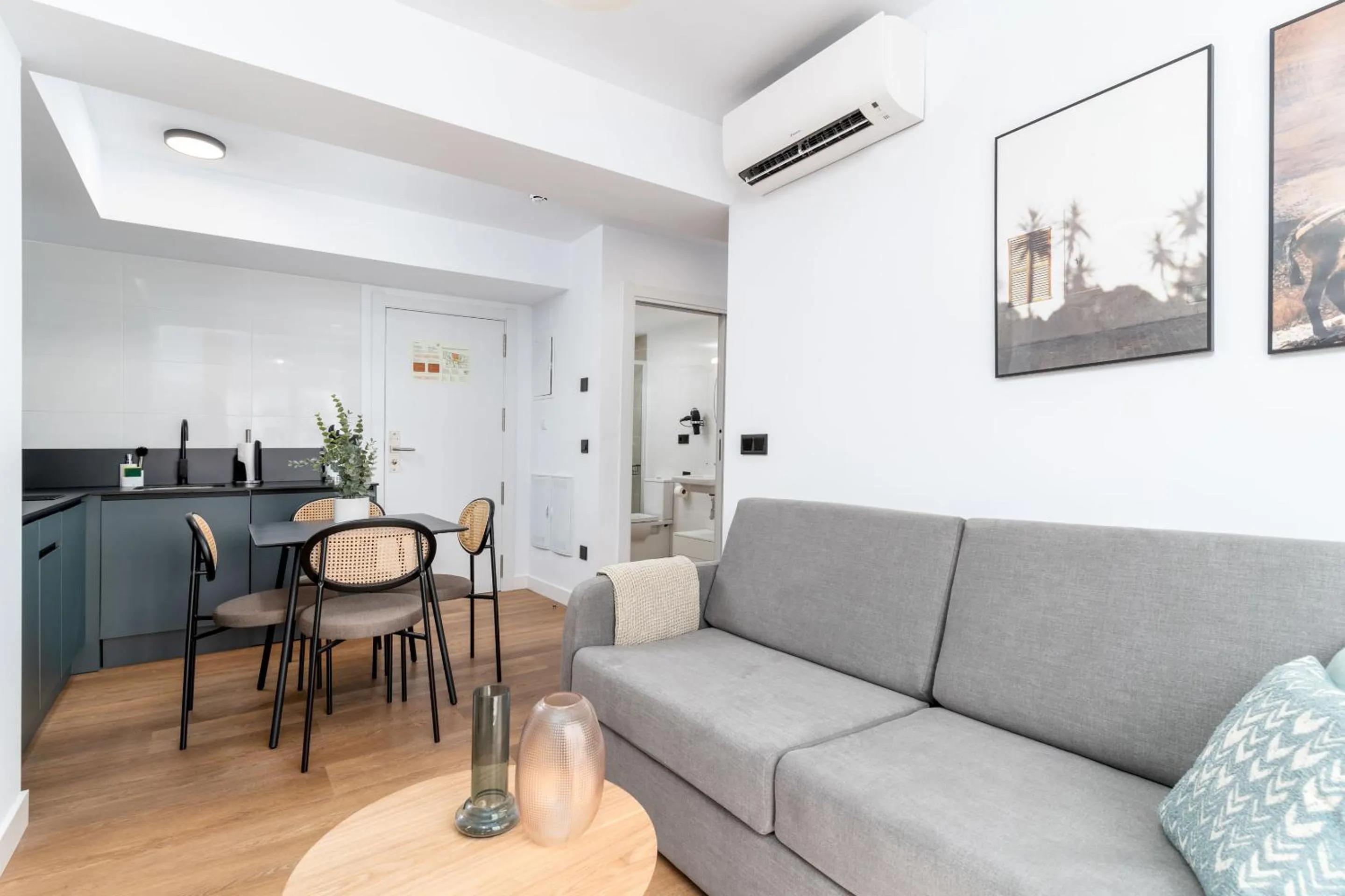 Living room in Limehome Oviedo Calle Postigo Bajo