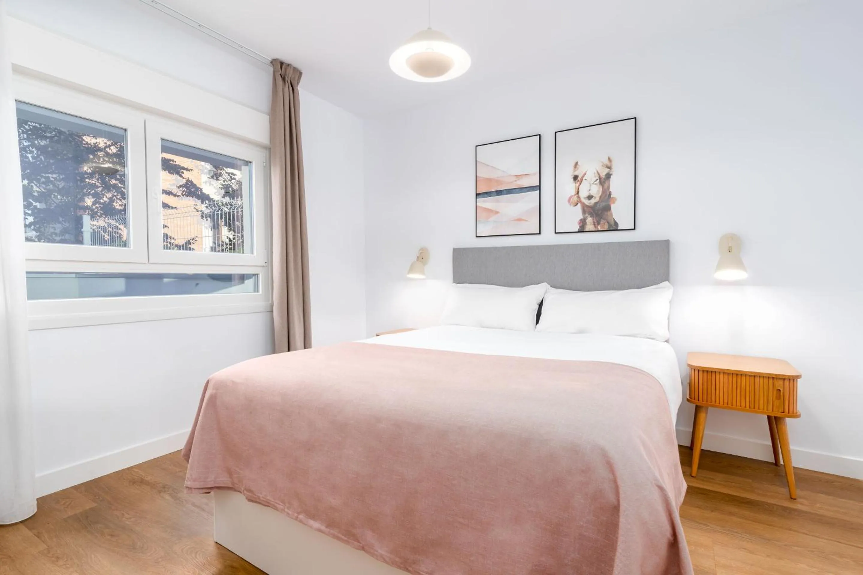 Bed in Limehome Oviedo Calle Postigo Bajo