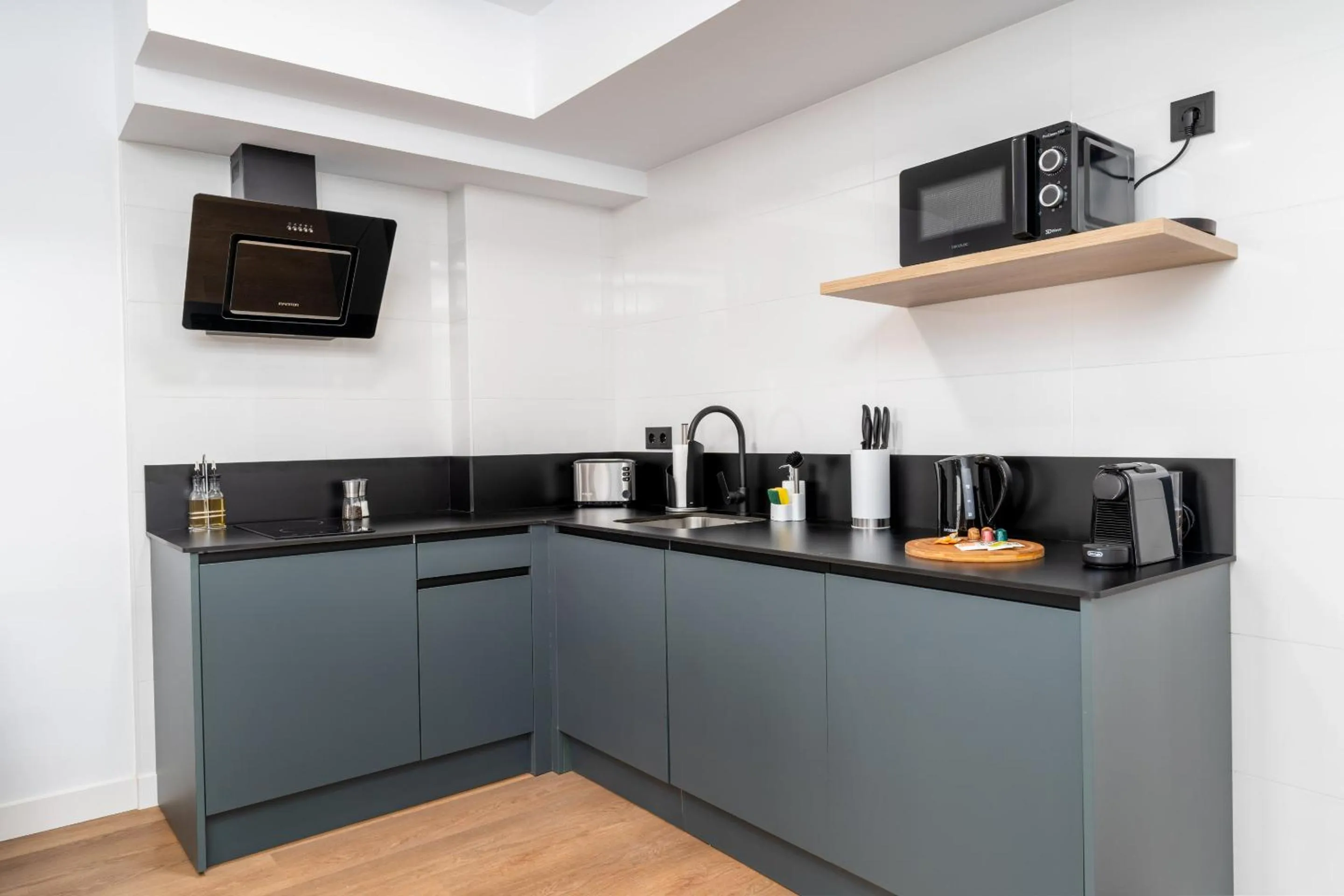 Coffee/tea facilities in Limehome Oviedo Calle Postigo Bajo
