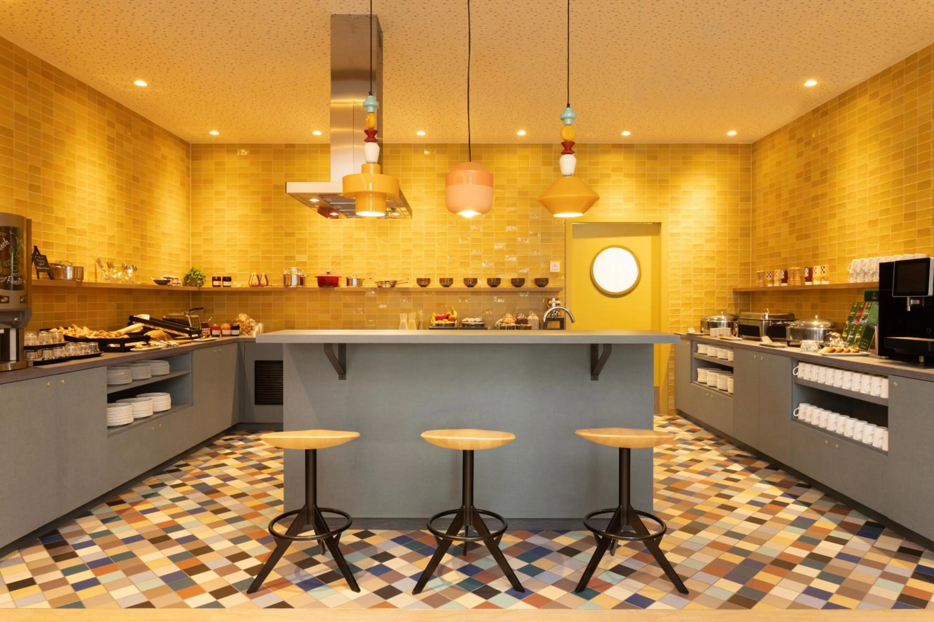 Communal kitchen in Aparthotel Adagio Access Brussels Airport