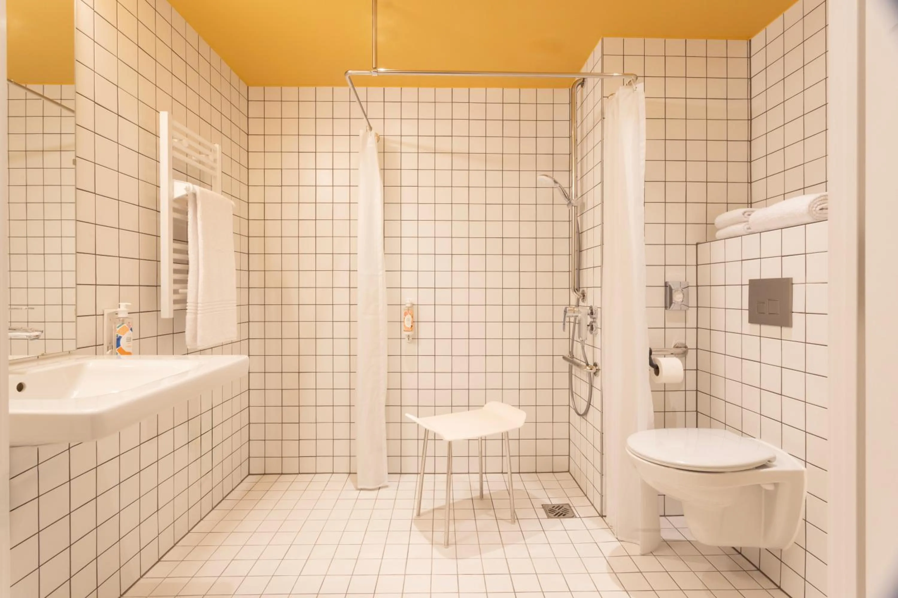 Bathroom in Aparthotel Adagio Access Brussels Airport