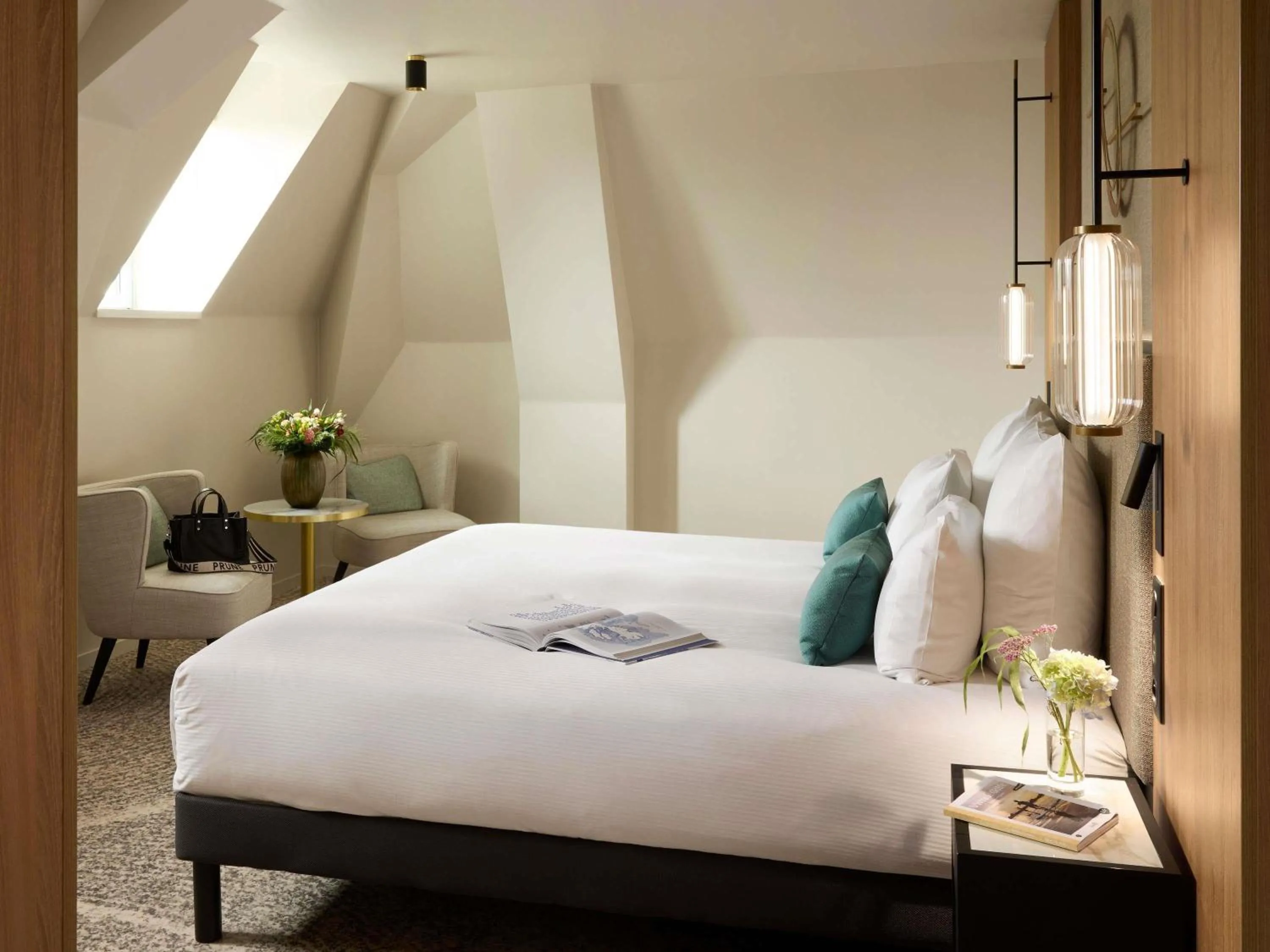 Bedroom, Bed in Domaine du Liziec Vannes - MGallery Collection