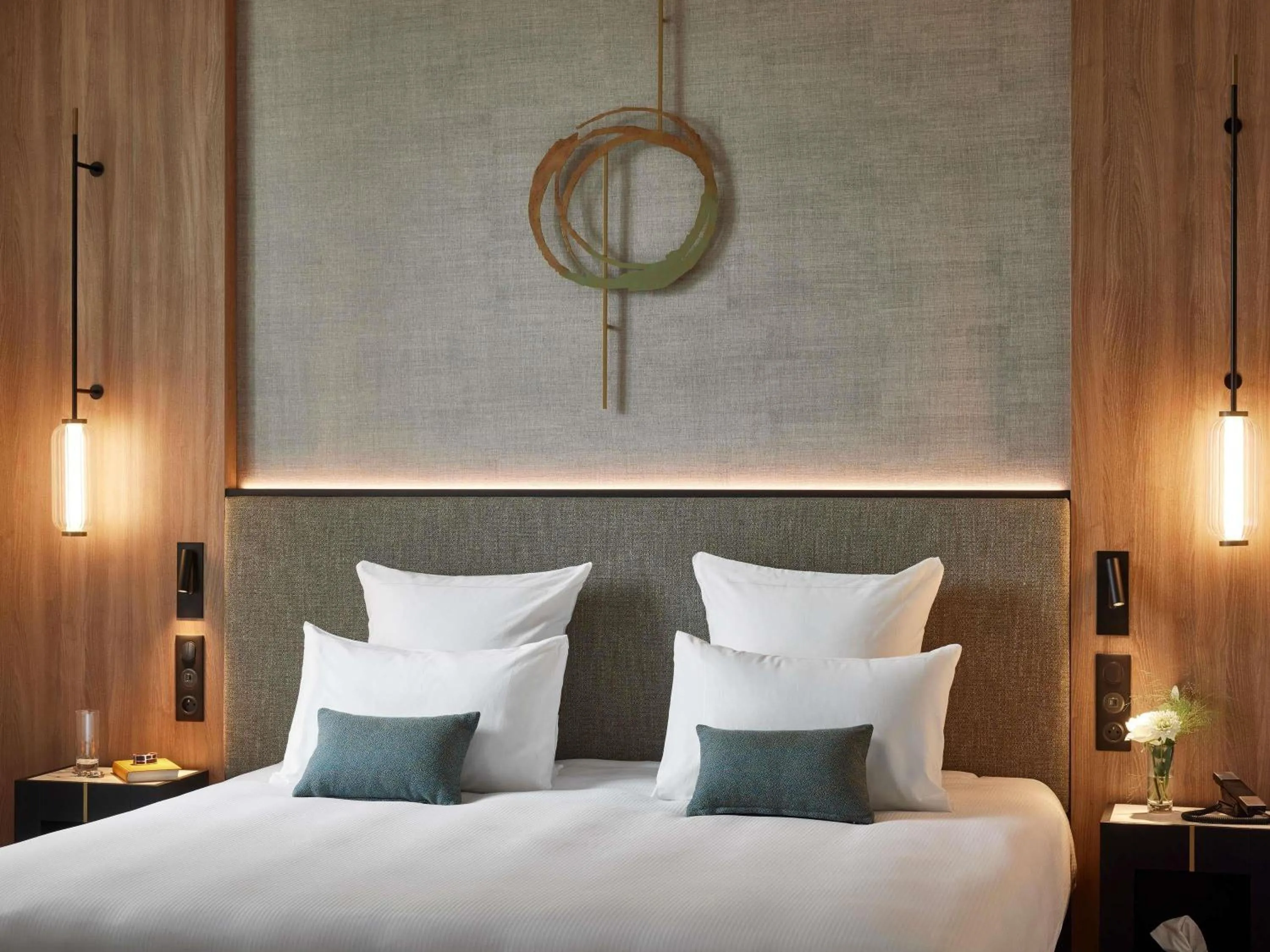 Bedroom, Bed in Domaine du Liziec Vannes - MGallery Collection