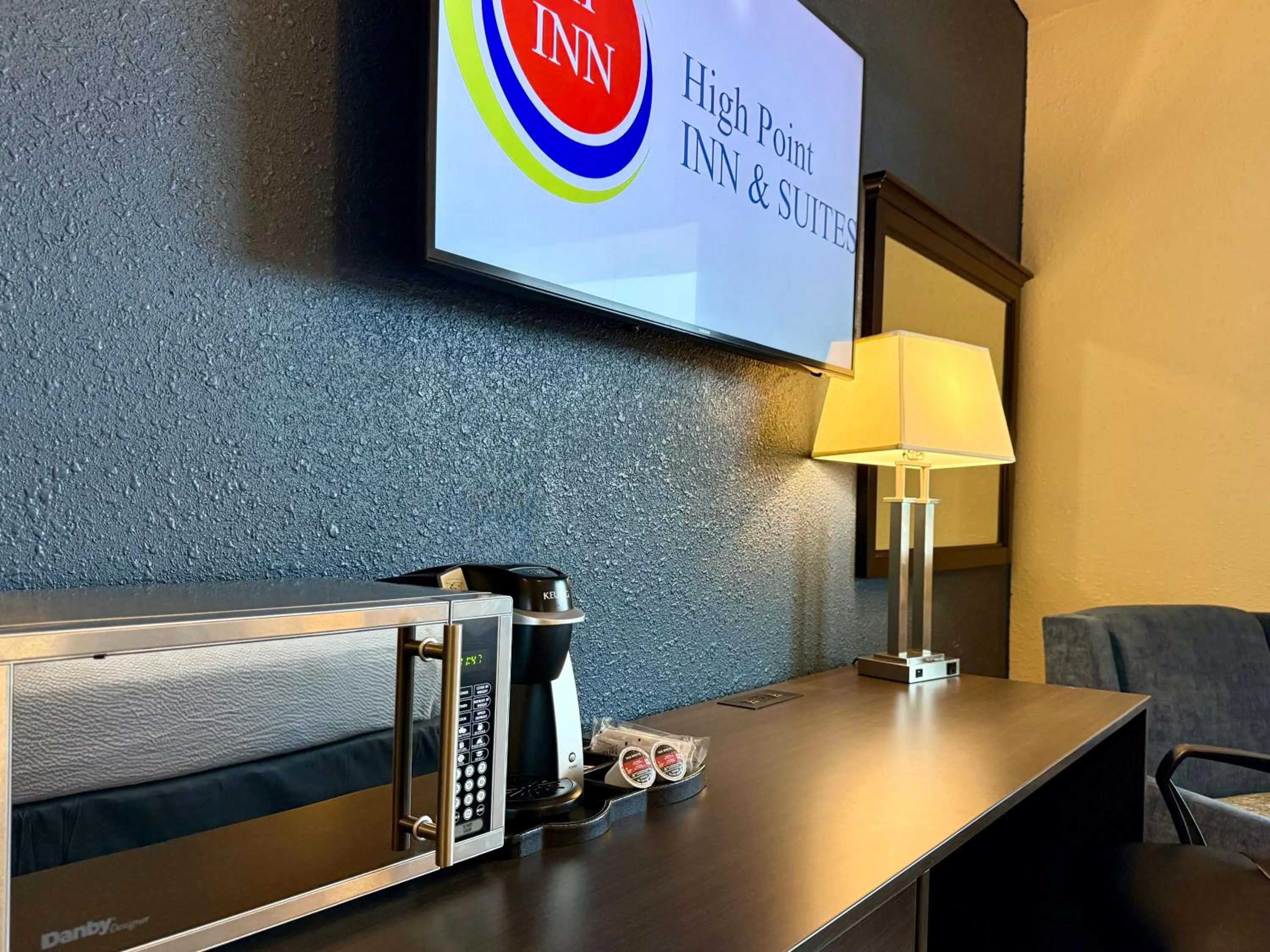 Deluxe King Room with Spa Bath- Non-Smoking in High Point Inn & Suites Peace River