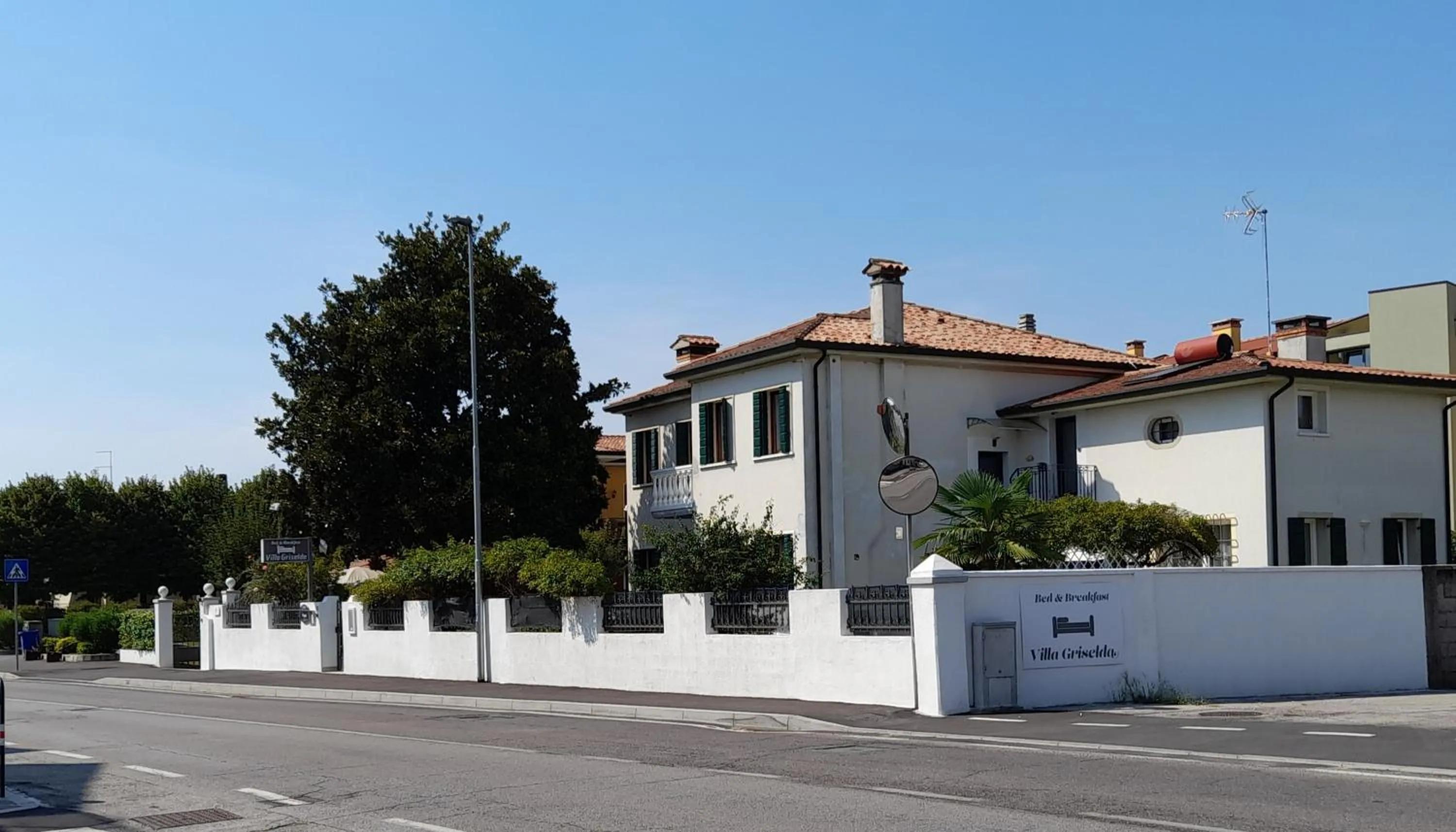 Property building in B&B Villa Griselda