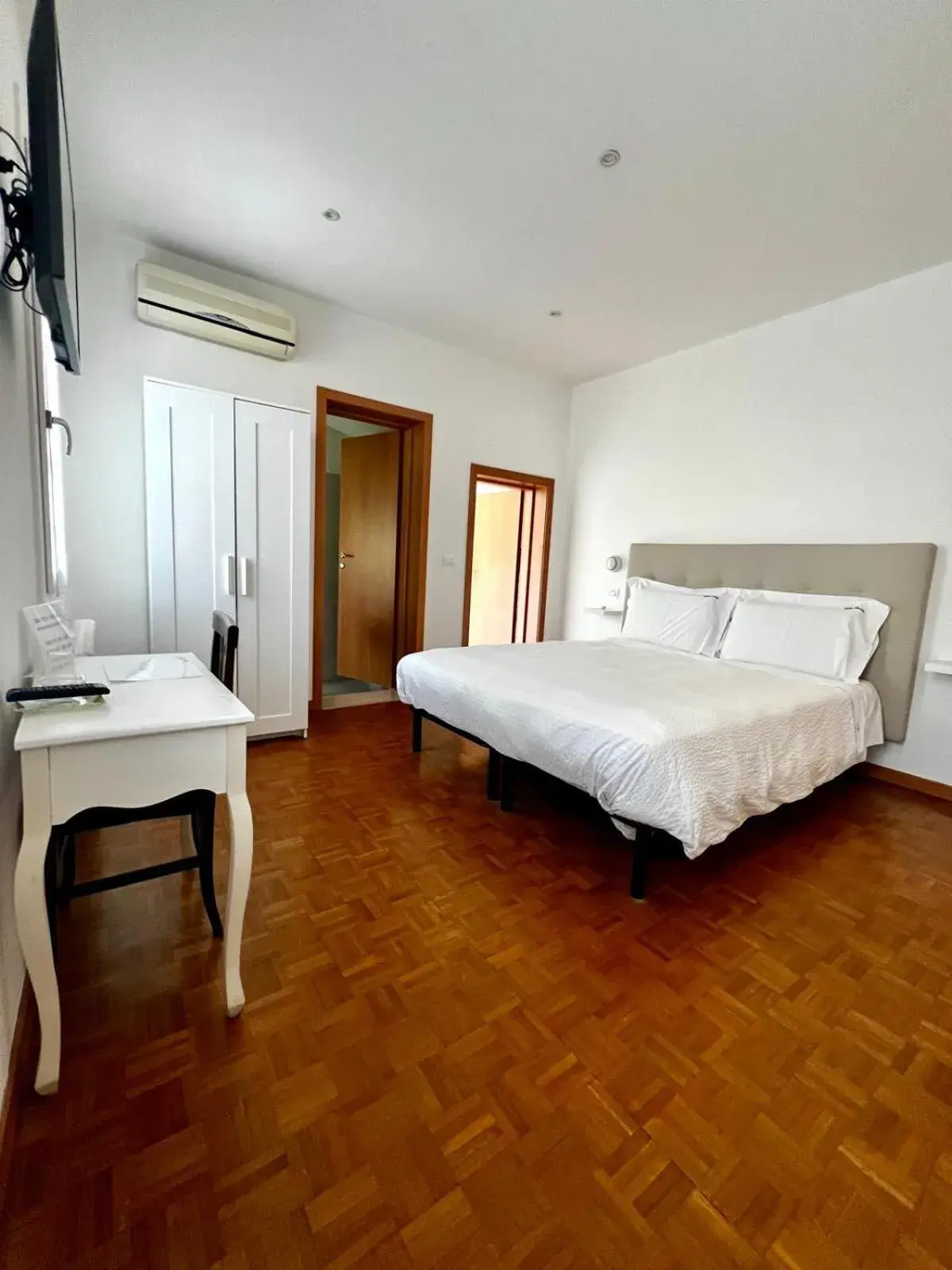 Double or Twin Room with Bathroom - single occupancy in B&B Villa Griselda Double or Twin Room with Bathroom - single occupancy in B&B Villa Griselda