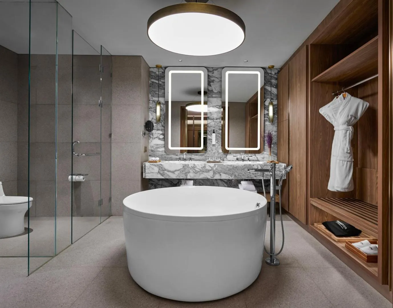 Toilet in Swissôtel Nusantara