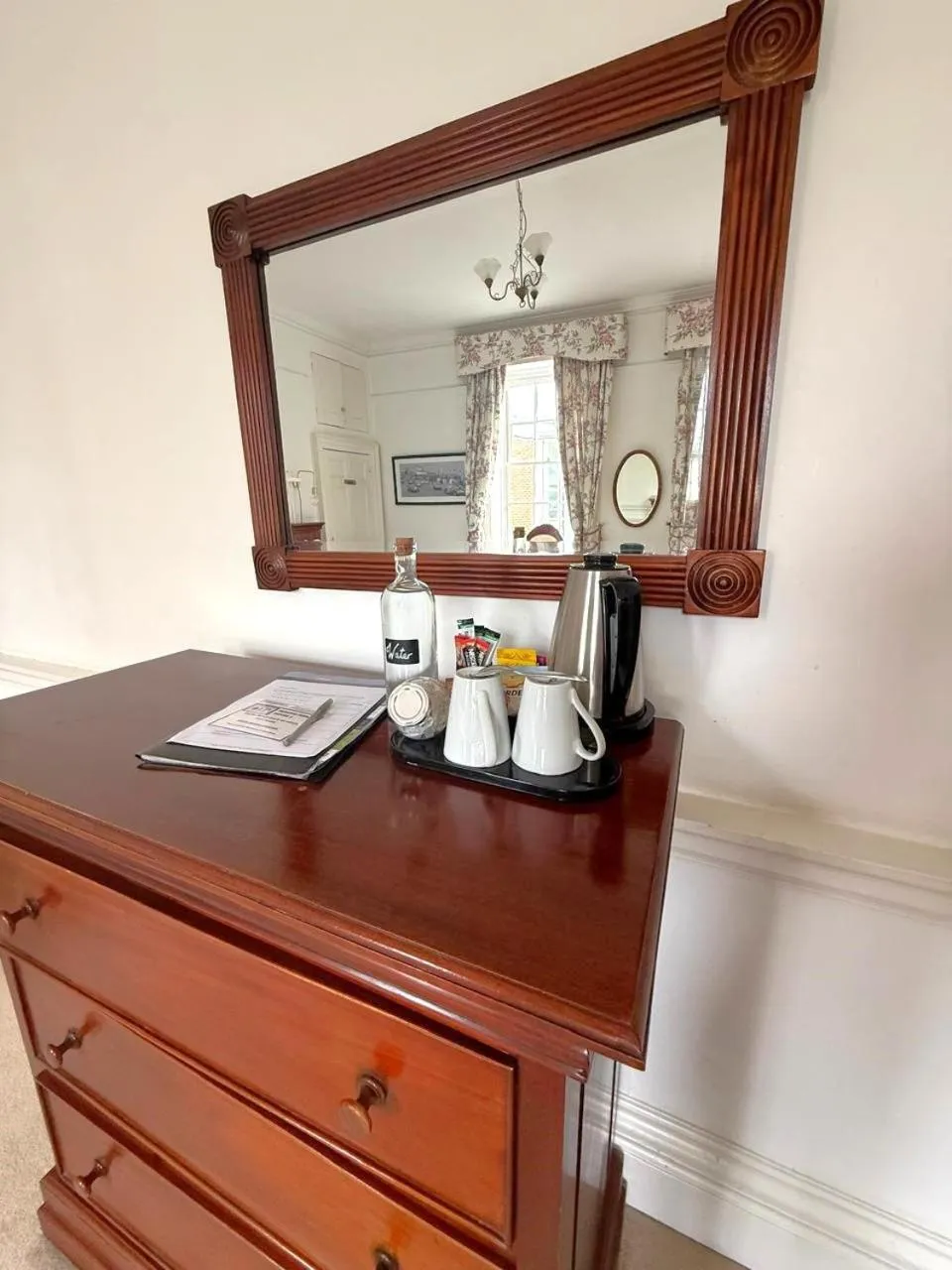 Food and drinks in East Pallant Bed and Breakfast, Located in Large Georgian Townhouse in Central Chichester