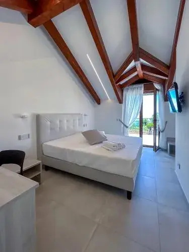 Deluxe Double Room with Sea View and Terrace in Casa Milly Deluxe Double Room with Sea View and Terrace in Casa Milly
