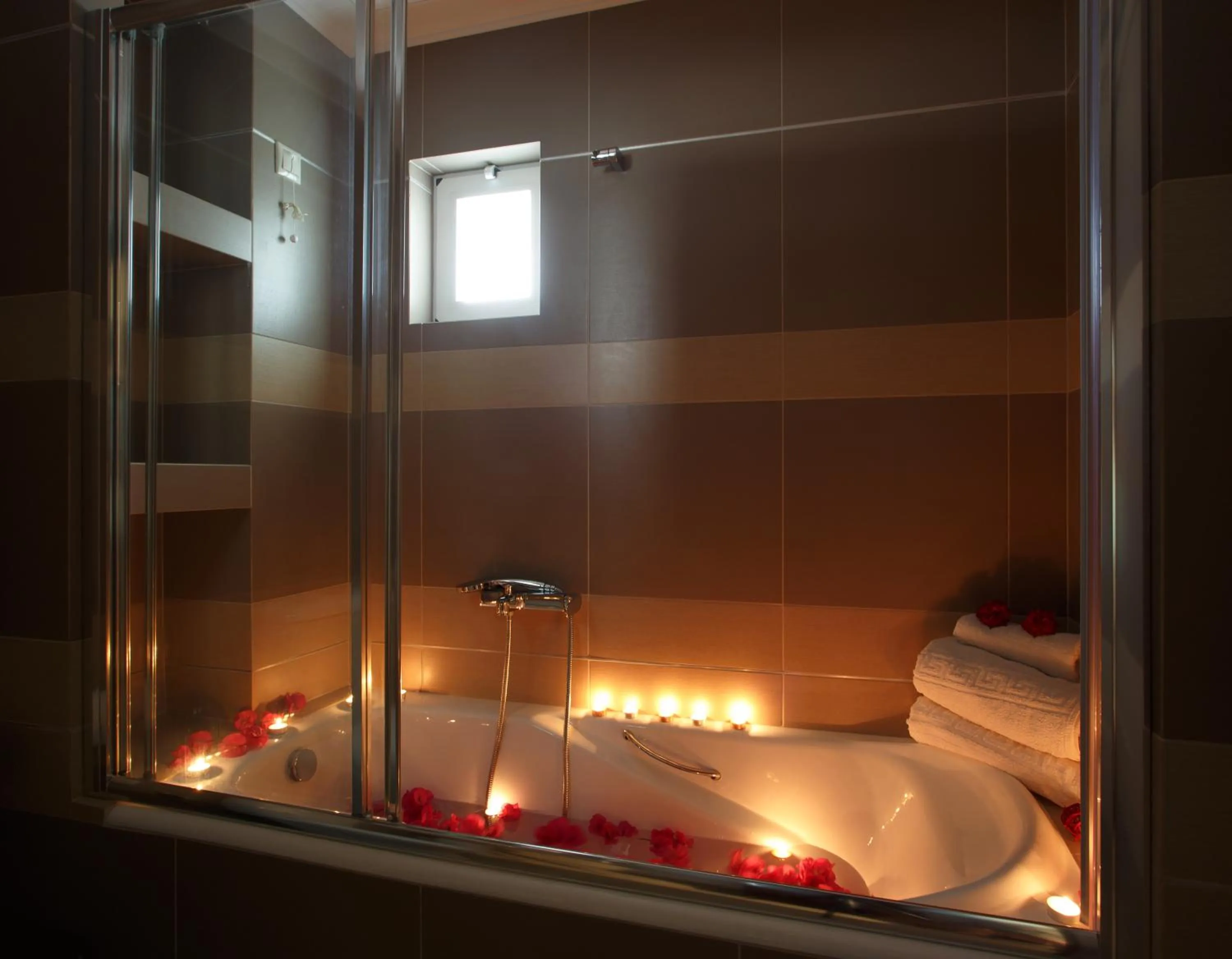 Bathroom in Lamon Hotel