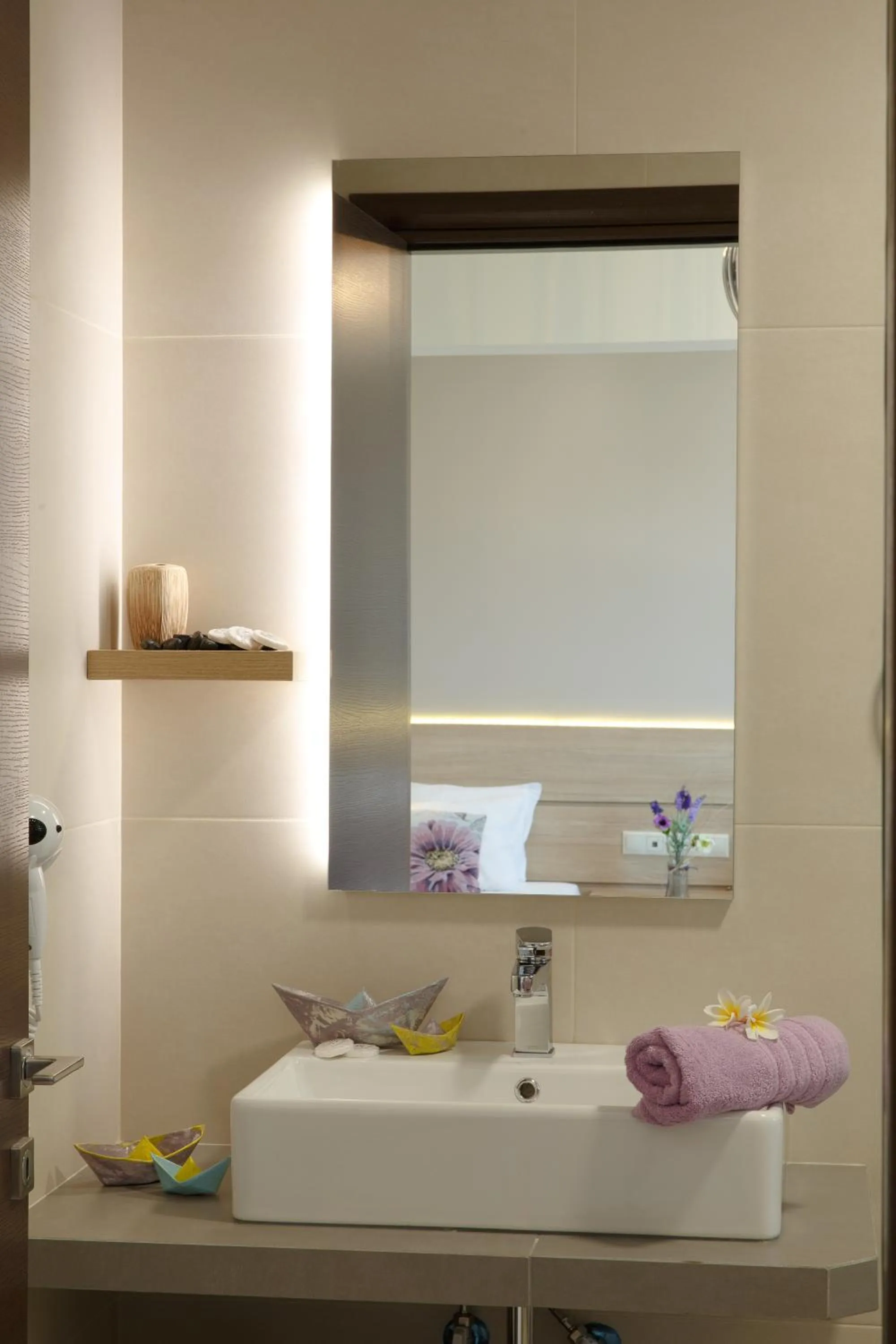 Bathroom in Lamon Hotel