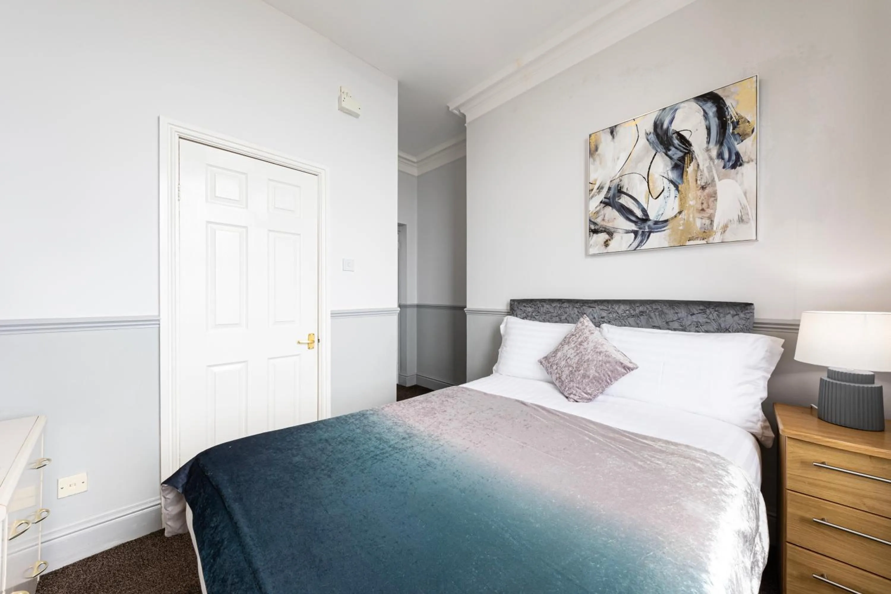 Bedroom, Bed in The Manor Hotel