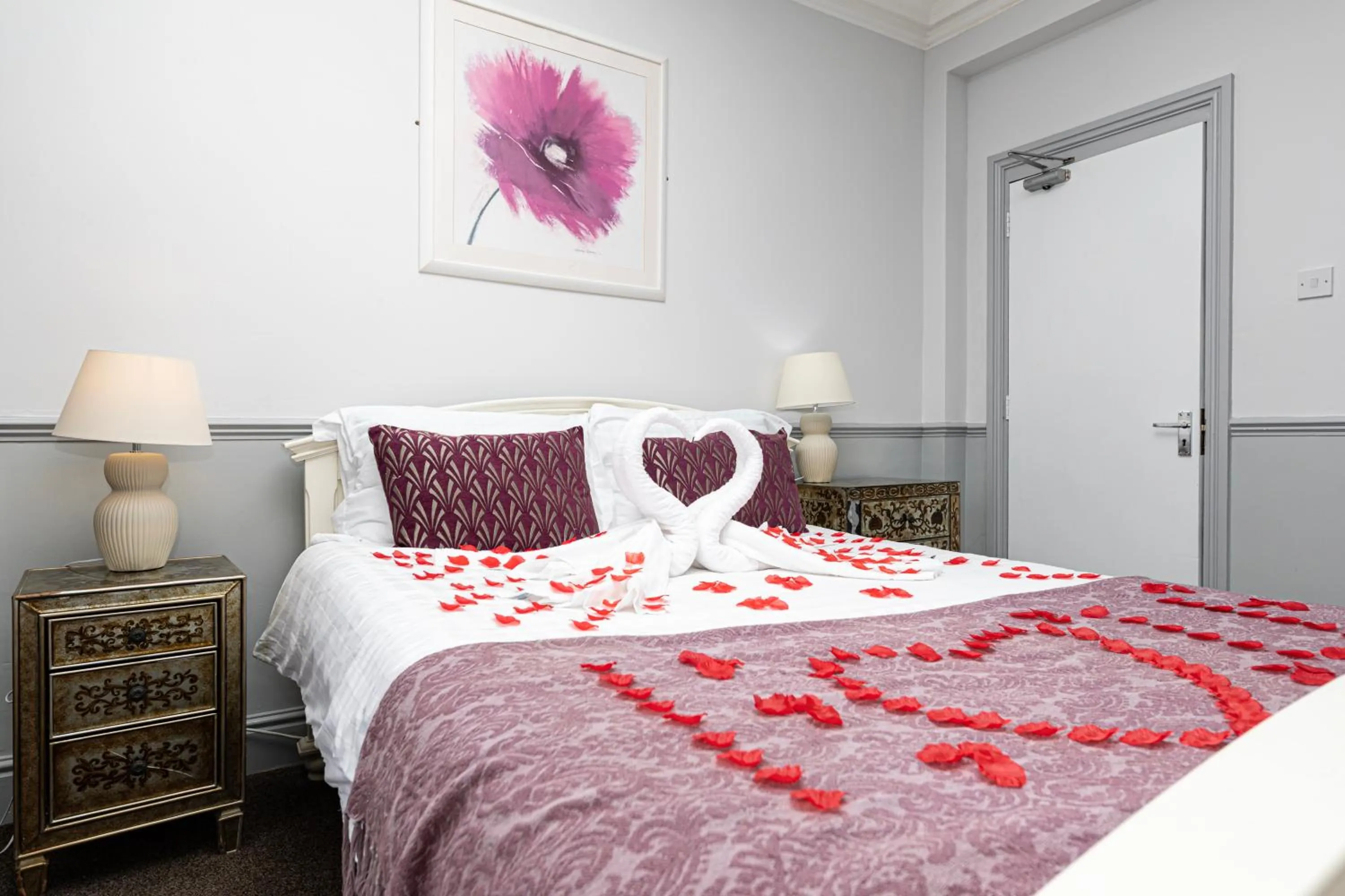 Bed in The Manor Hotel