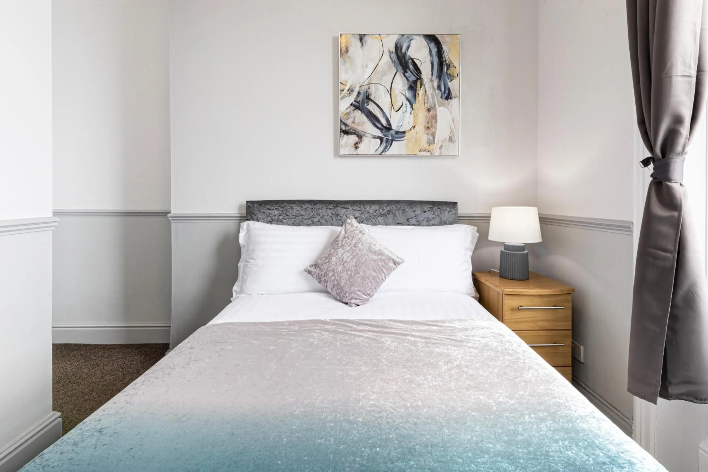 Bedroom, Bed in The Manor Hotel