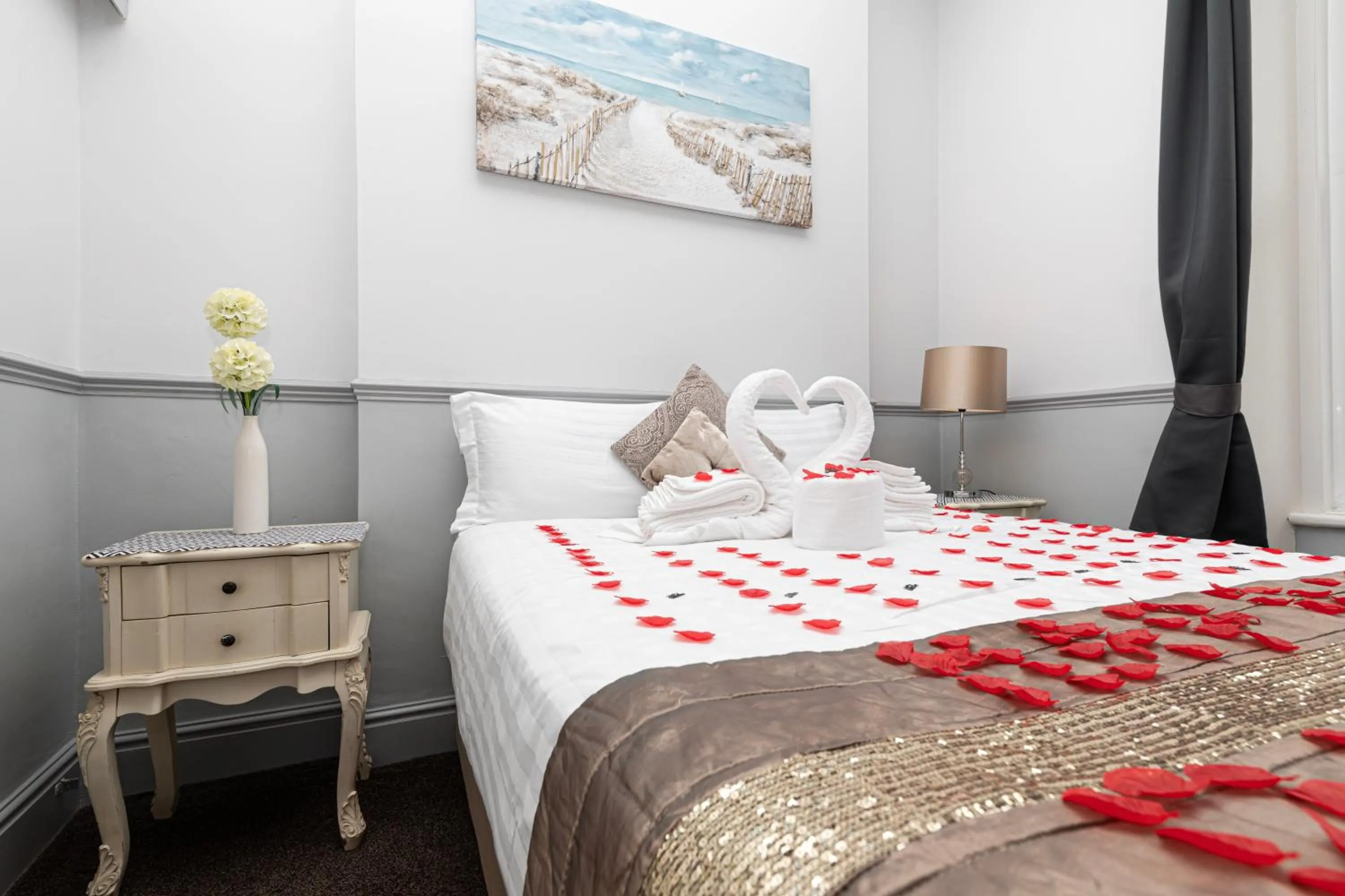 Bed in The Manor Hotel