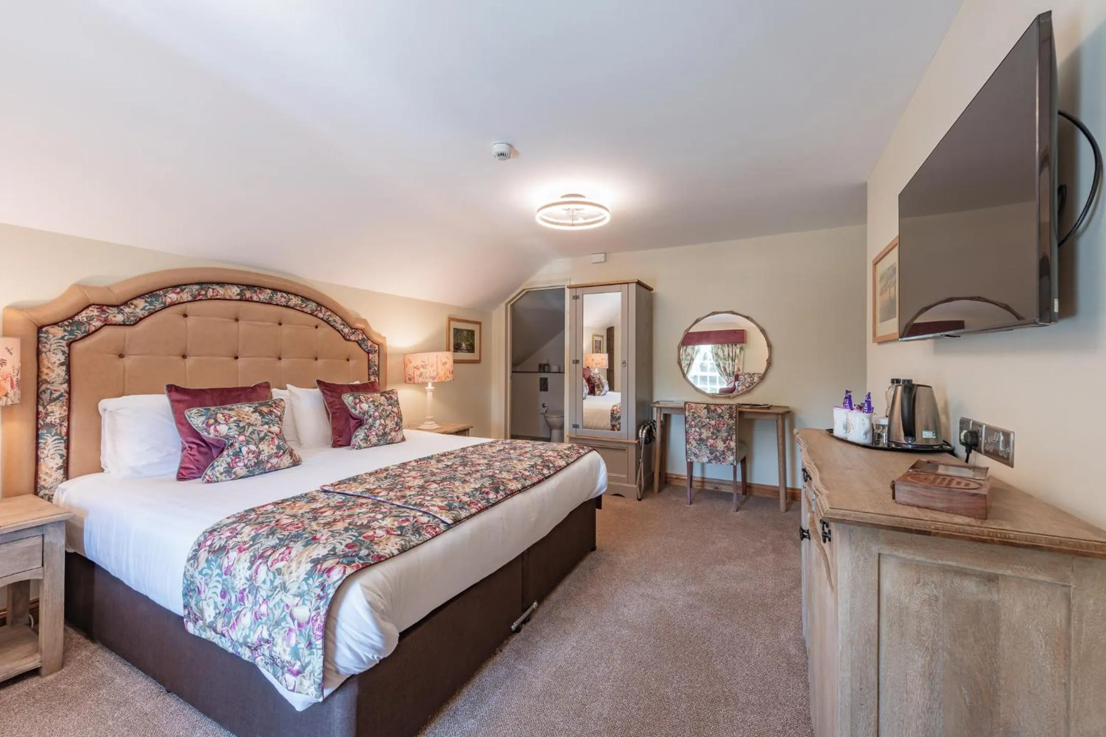 Bed in The King William IV - The Coaching Inn Group