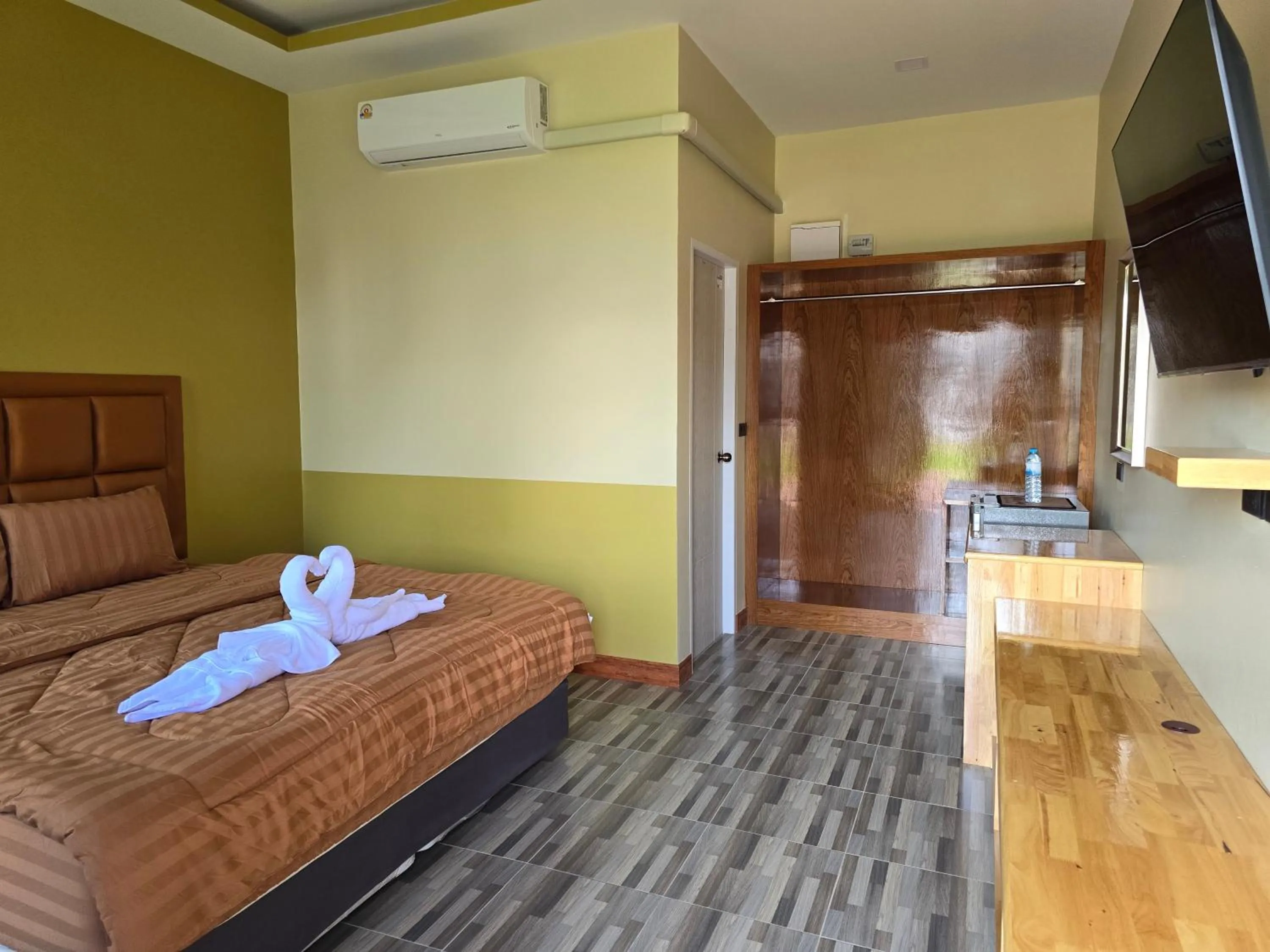 Bed in Khumkatang Resort & Restaurant