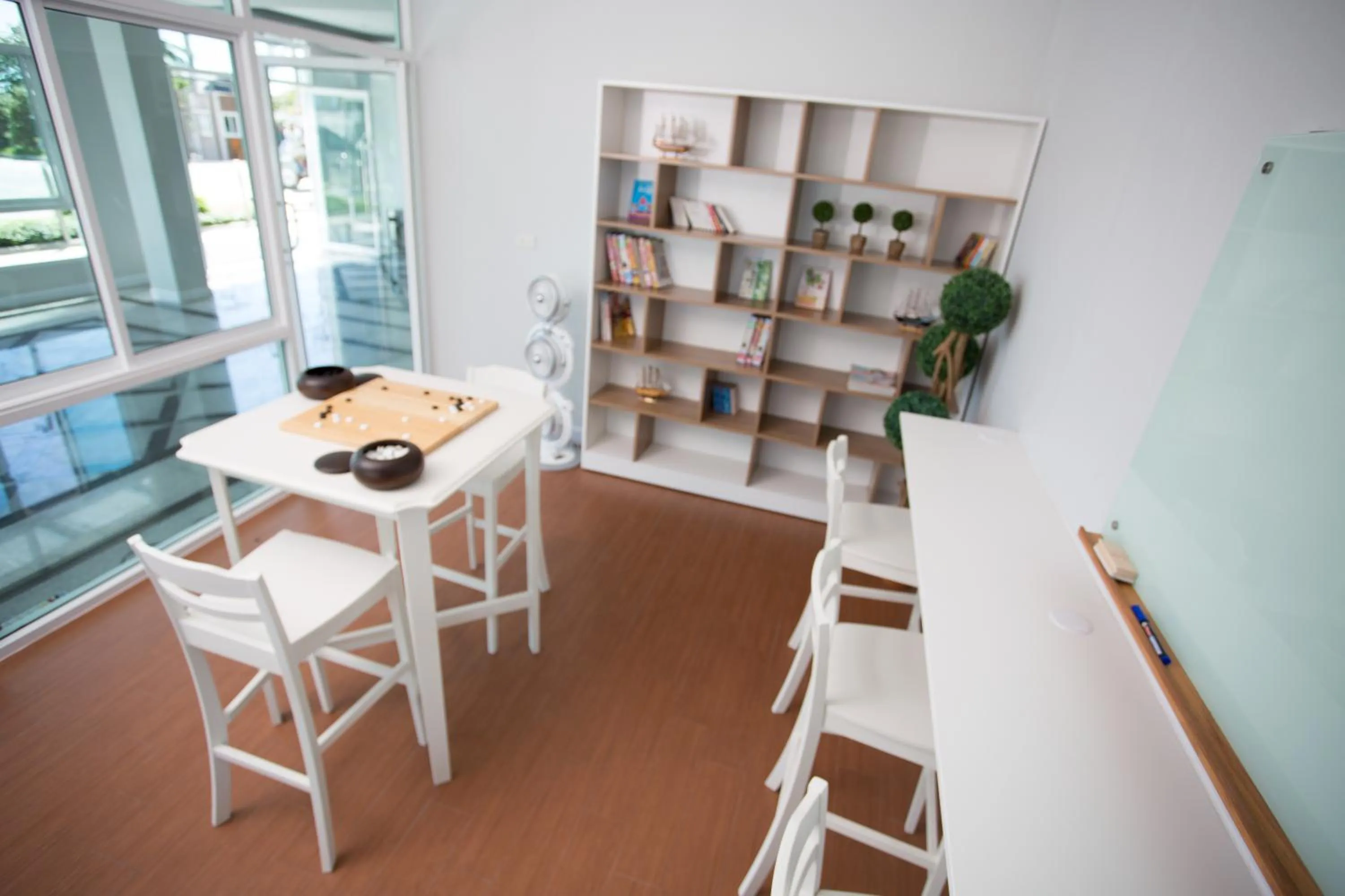 Library in BBG Seaside Luxurious Service Apartment