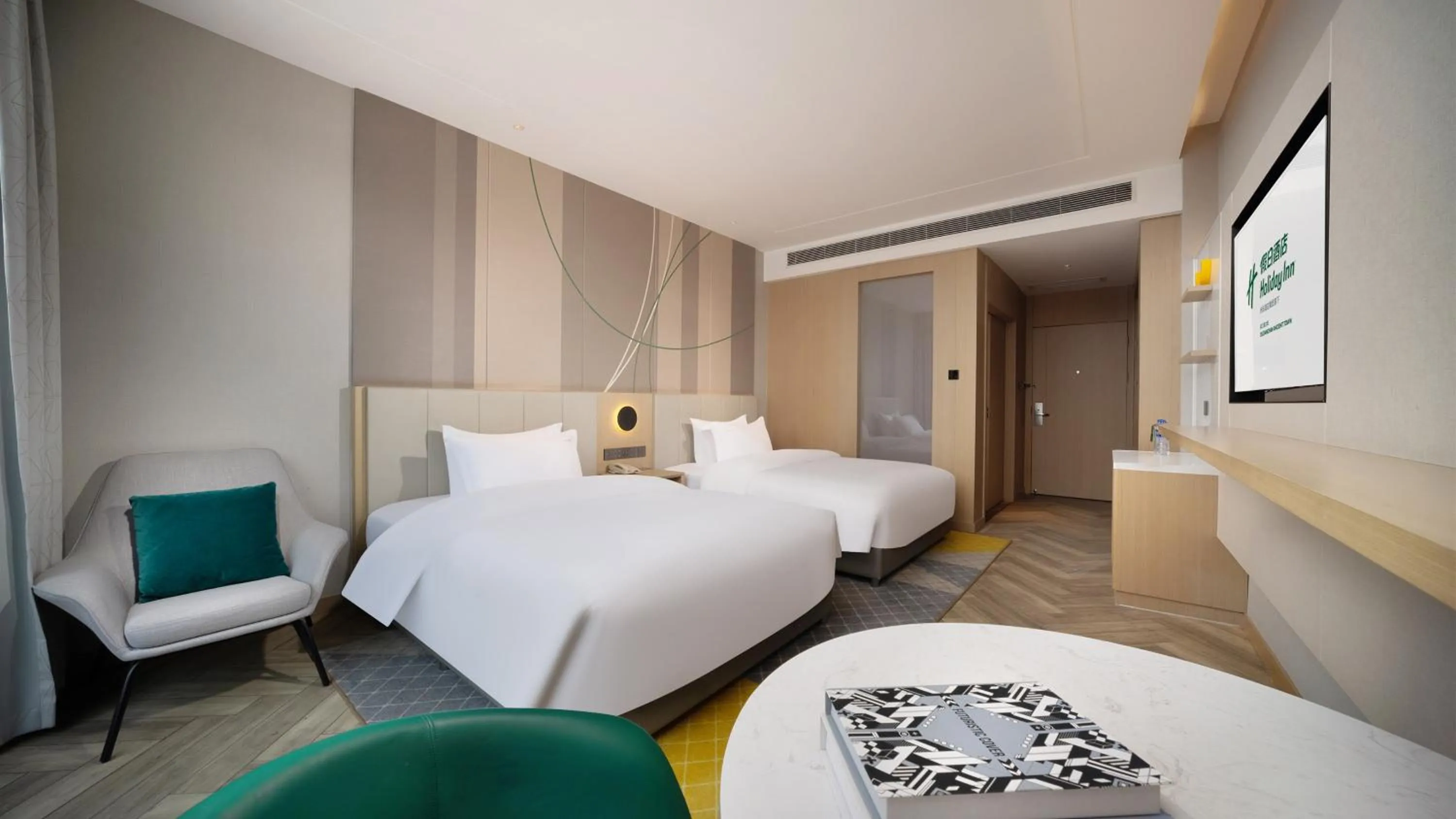 Photo of the whole room, Bed in Holiday Inn Dujiangyan Ancient Town by IHG