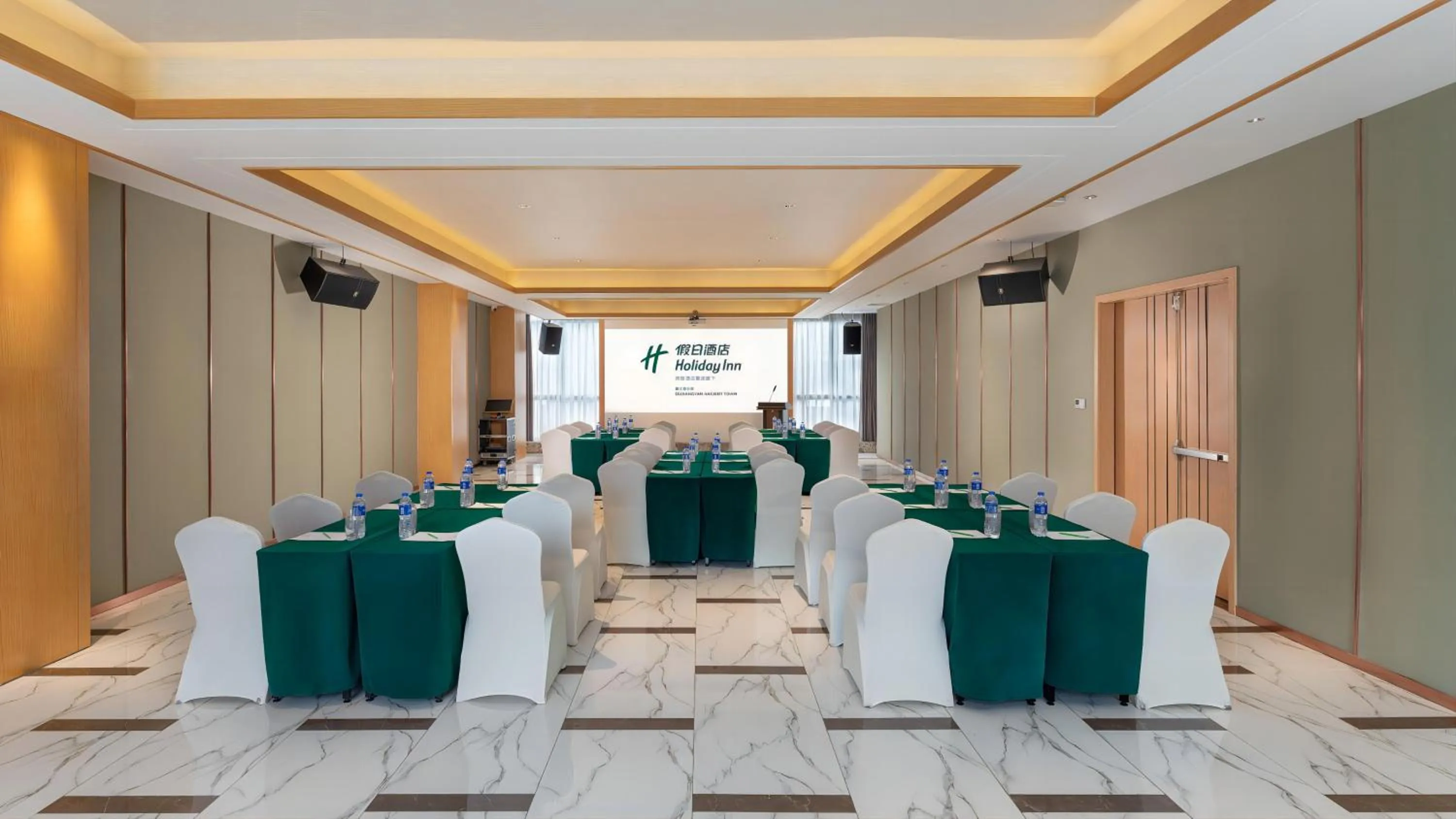 Meeting/conference room in Holiday Inn Dujiangyan Ancient Town by IHG