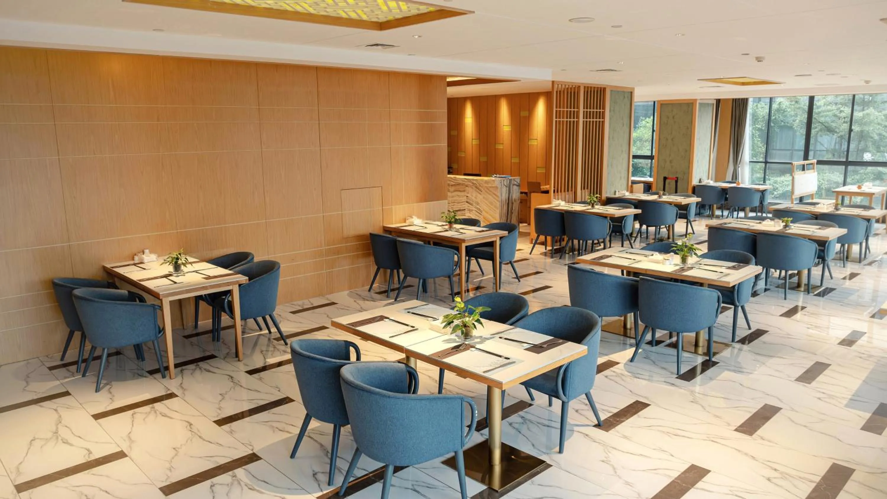 Restaurant/places to eat in Holiday Inn Dujiangyan Ancient Town by IHG