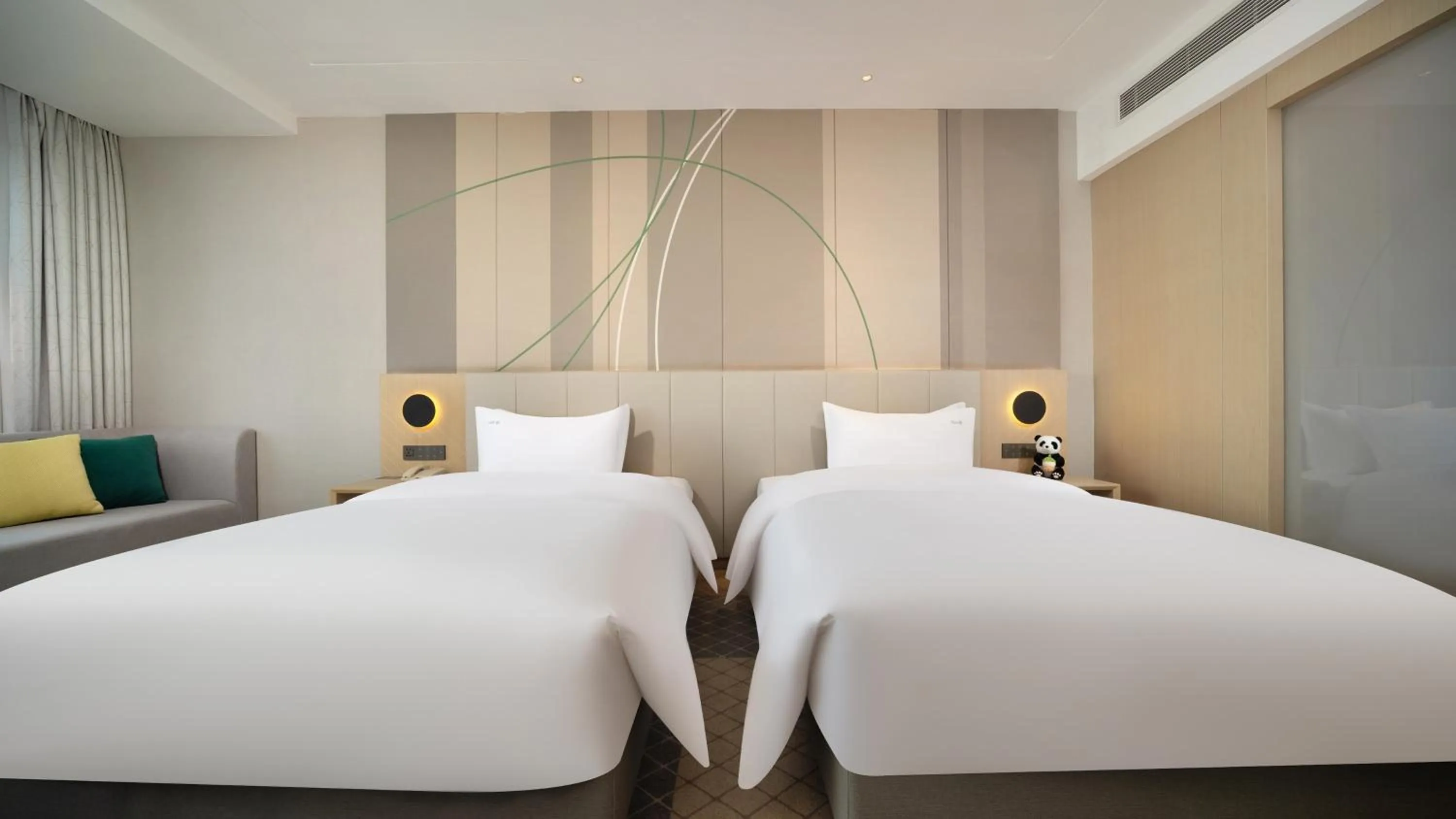 Photo of the whole room, Bed in Holiday Inn Dujiangyan Ancient Town by IHG