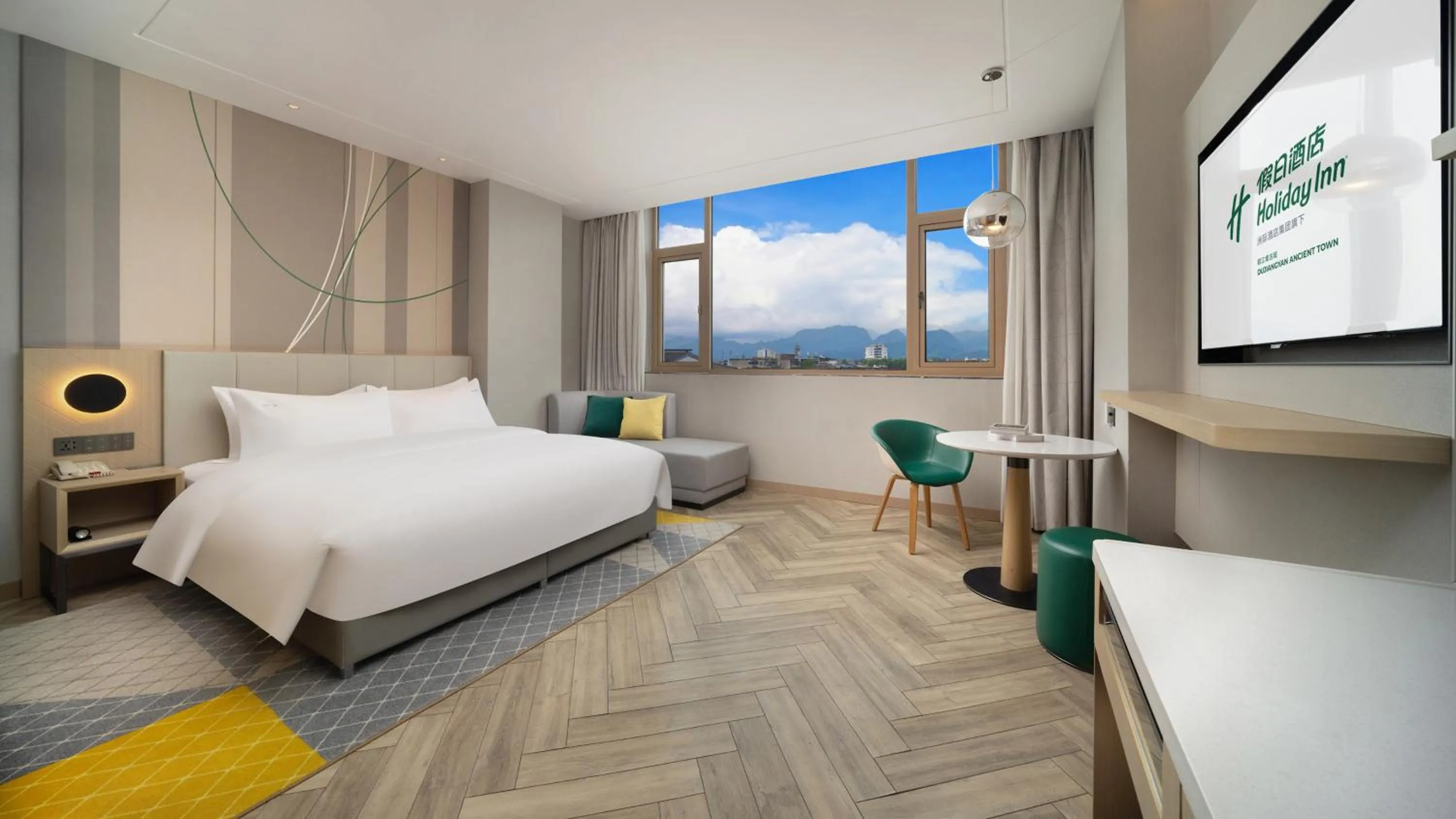 Photo of the whole room, Bed in Holiday Inn Dujiangyan Ancient Town by IHG