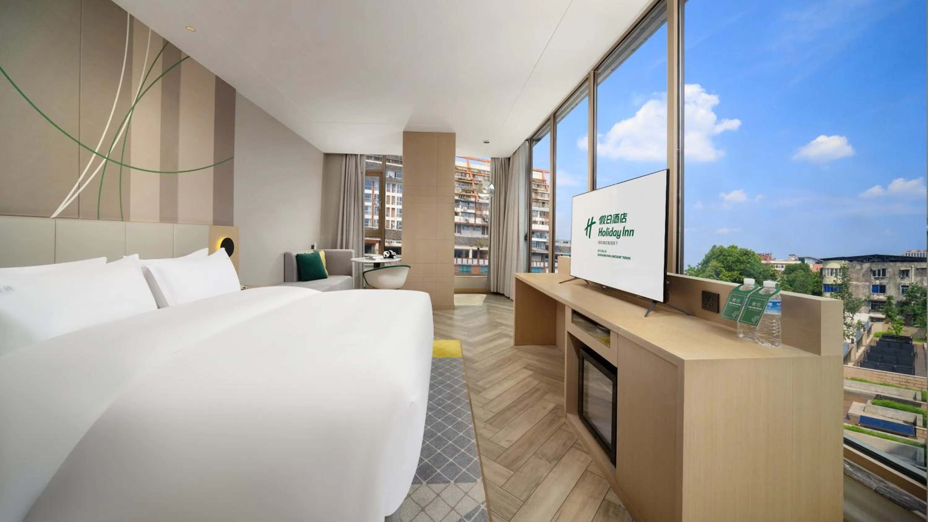 Photo of the whole room, Bed in Holiday Inn Dujiangyan Ancient Town by IHG