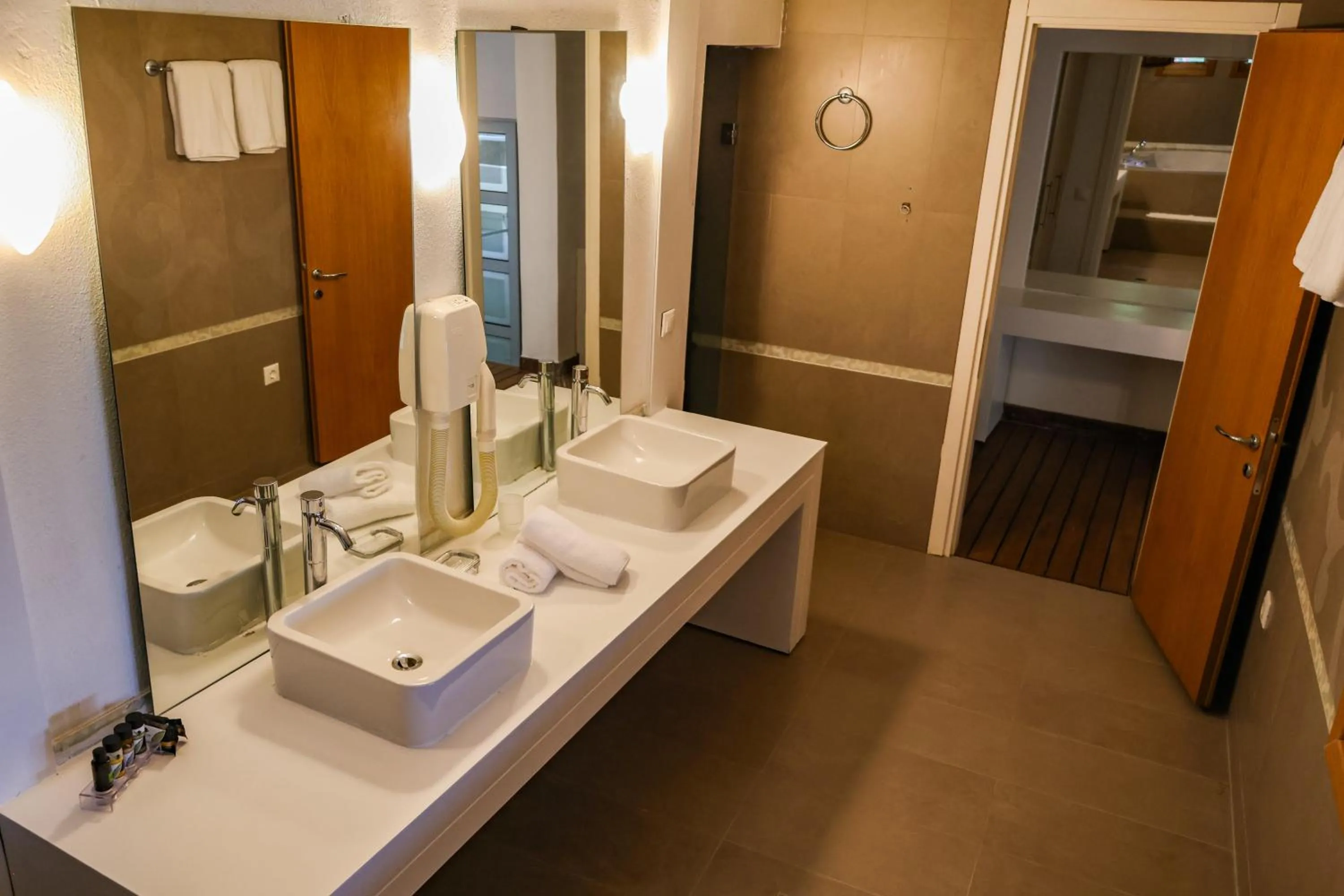 Bathroom in Kanapitsa Mare Hotel