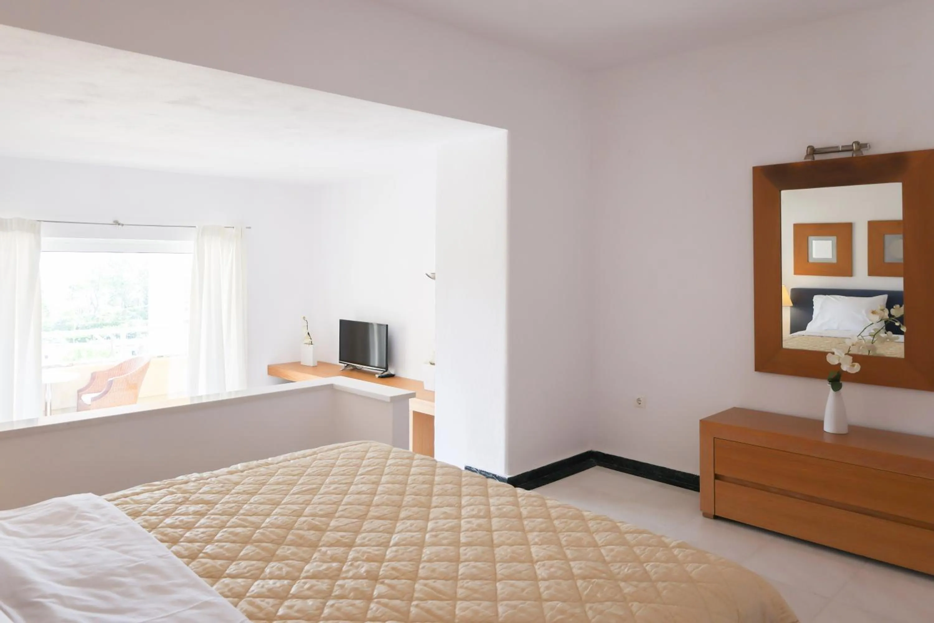 Bedroom in Kanapitsa Mare Hotel