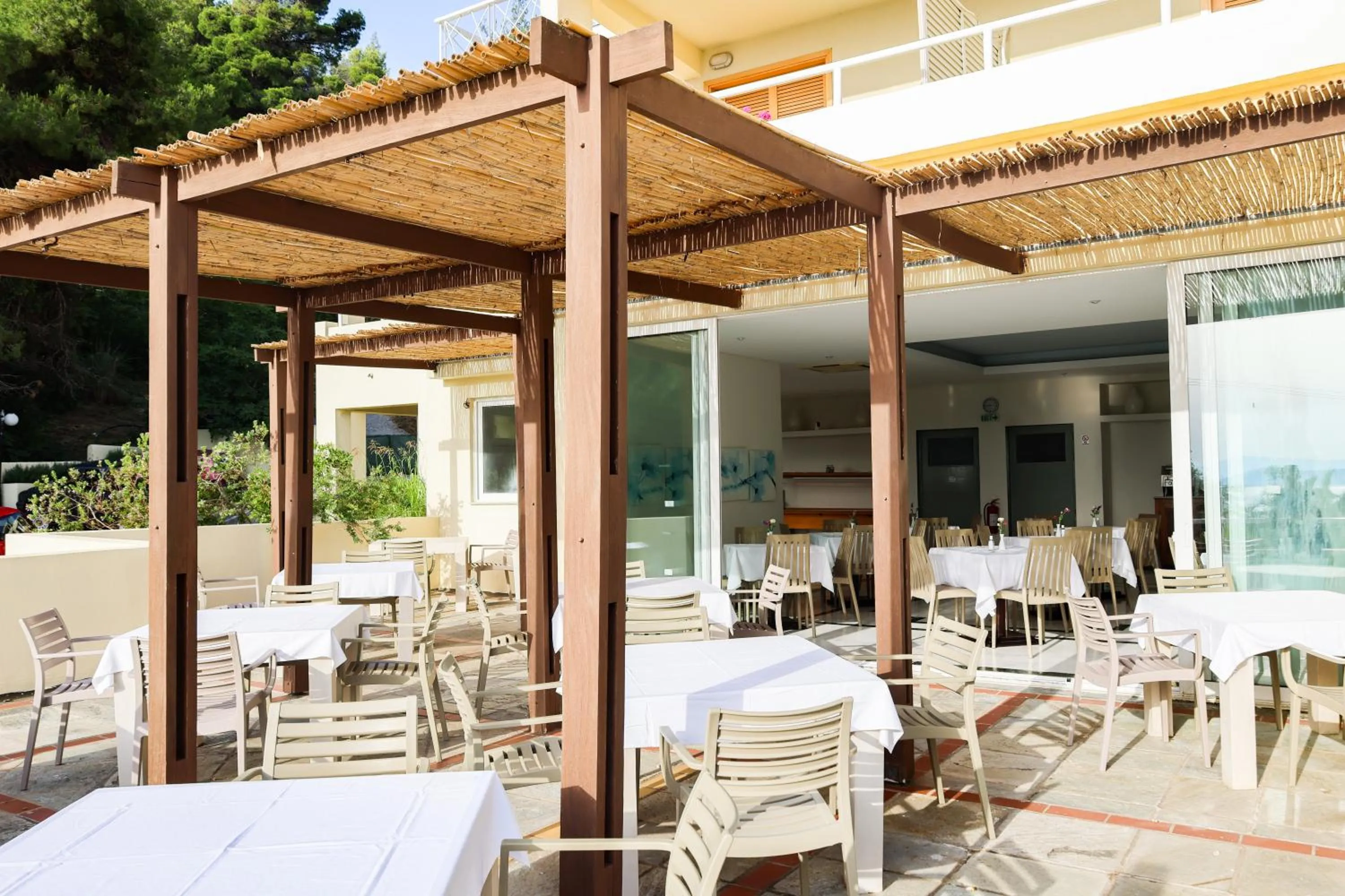 Restaurant/places to eat in Kanapitsa Mare Hotel