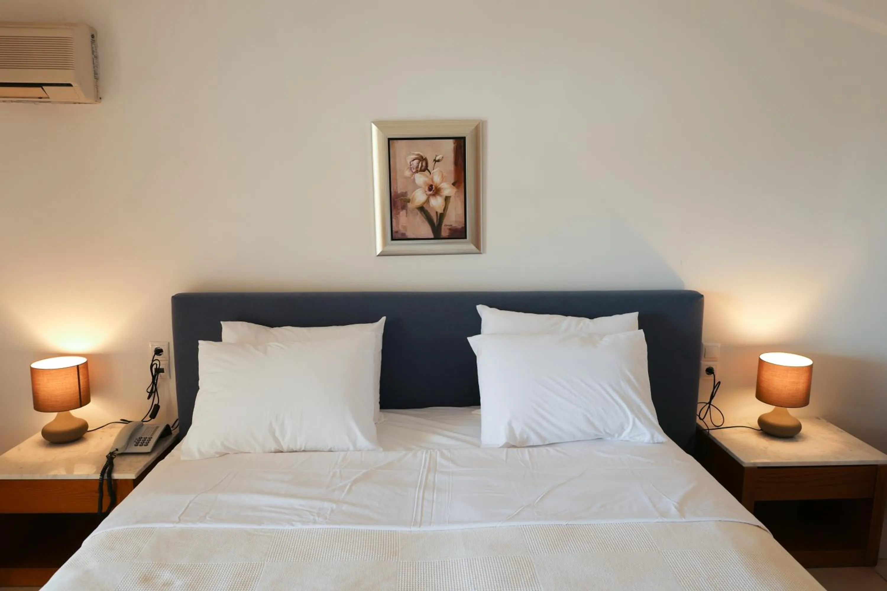 Bedroom in Kanapitsa Mare Hotel