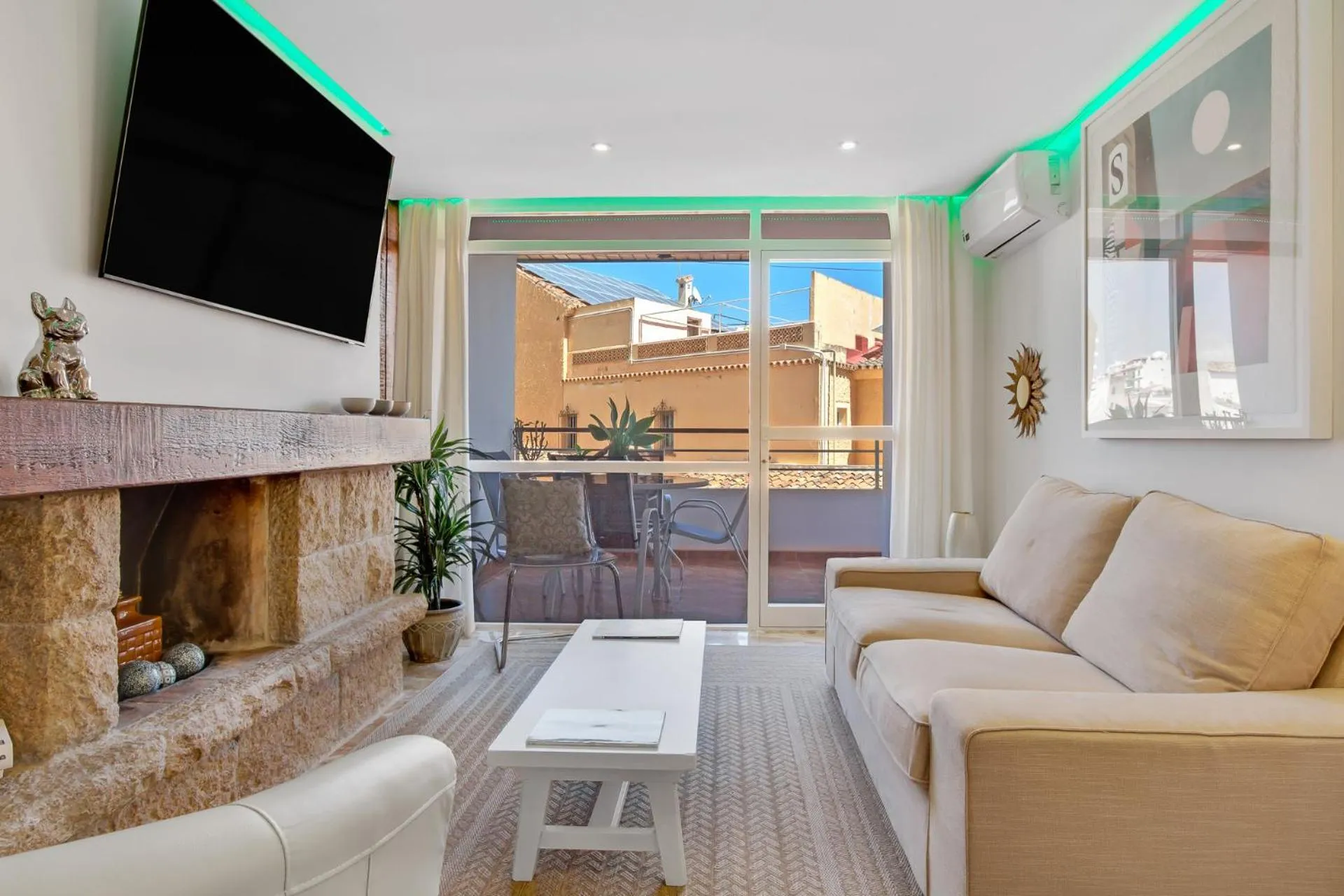 Communal lounge/ TV room in Casa Nogalera - La Nogalera