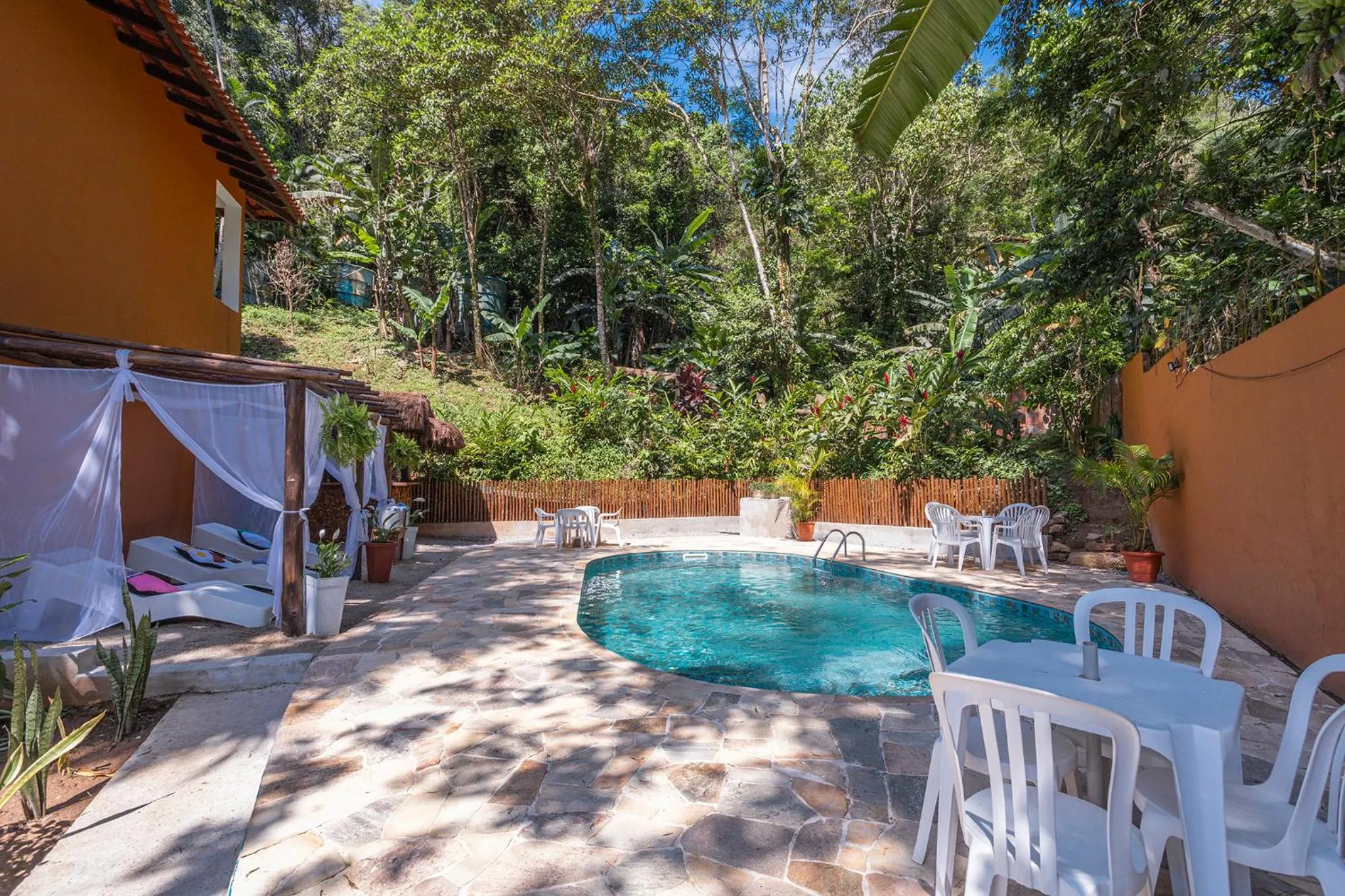 Swimming pool in Pousada Aysú Maresias