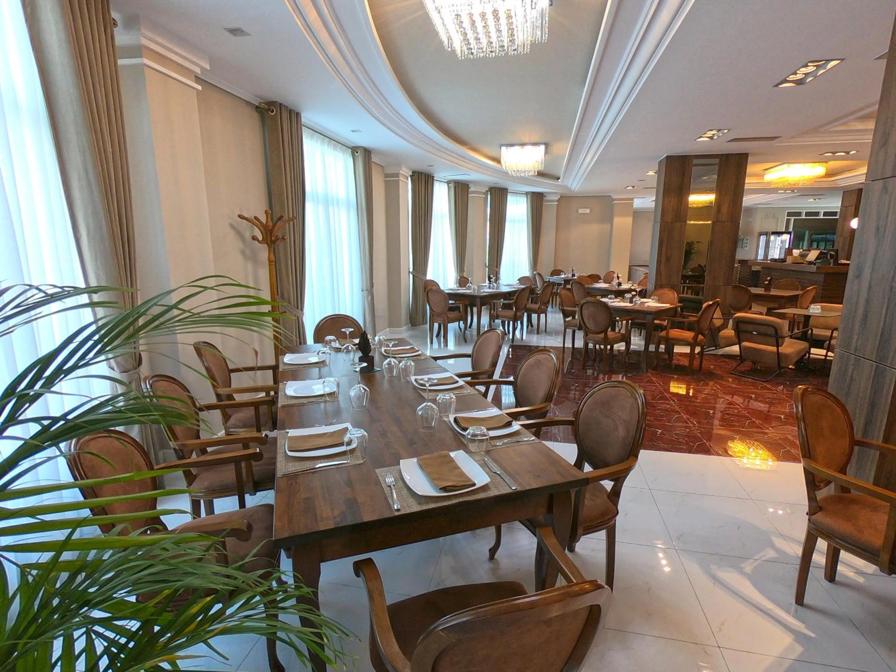 Restaurant/places to eat in Gardenland Resort