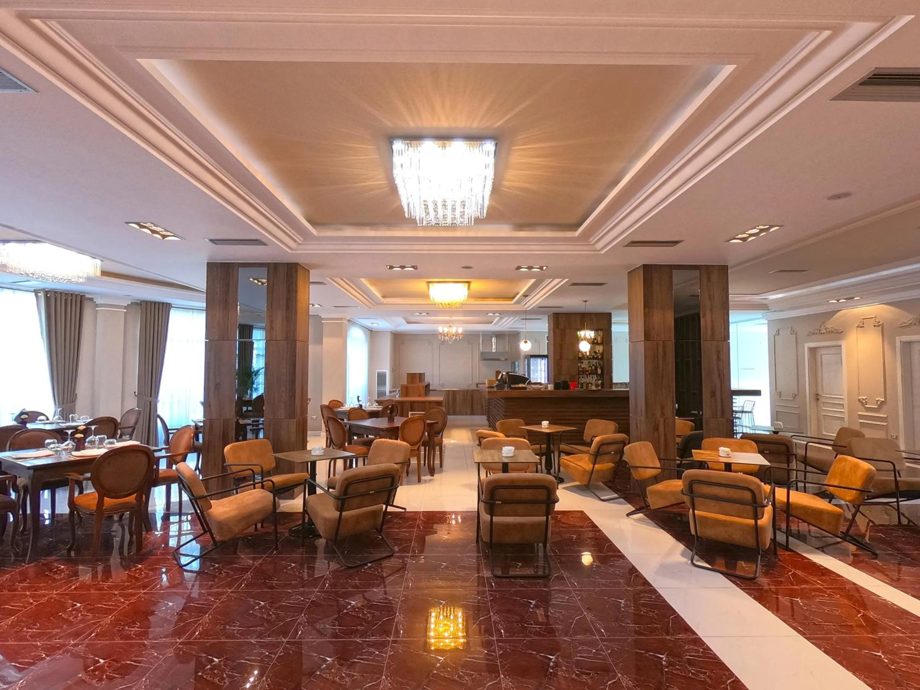 Restaurant/places to eat in Gardenland Resort