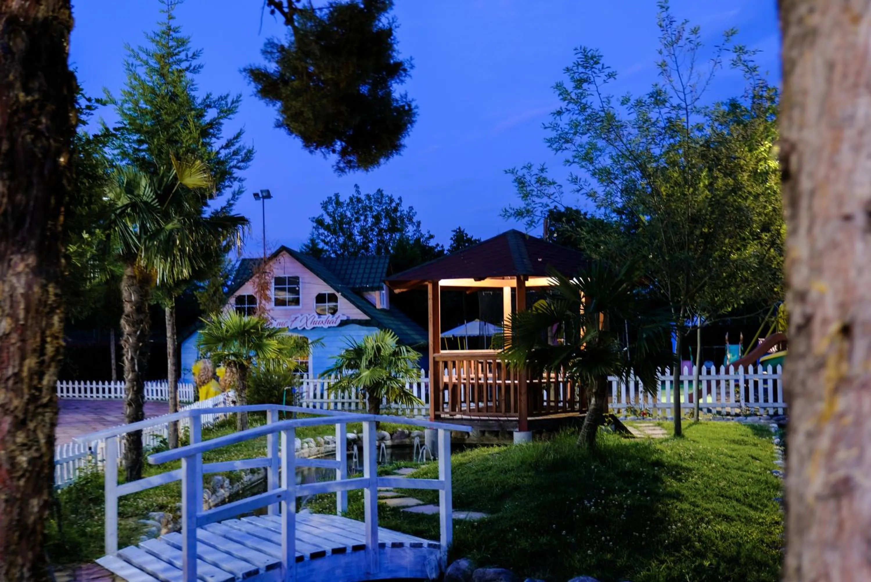 Children play ground in Gardenland Resort