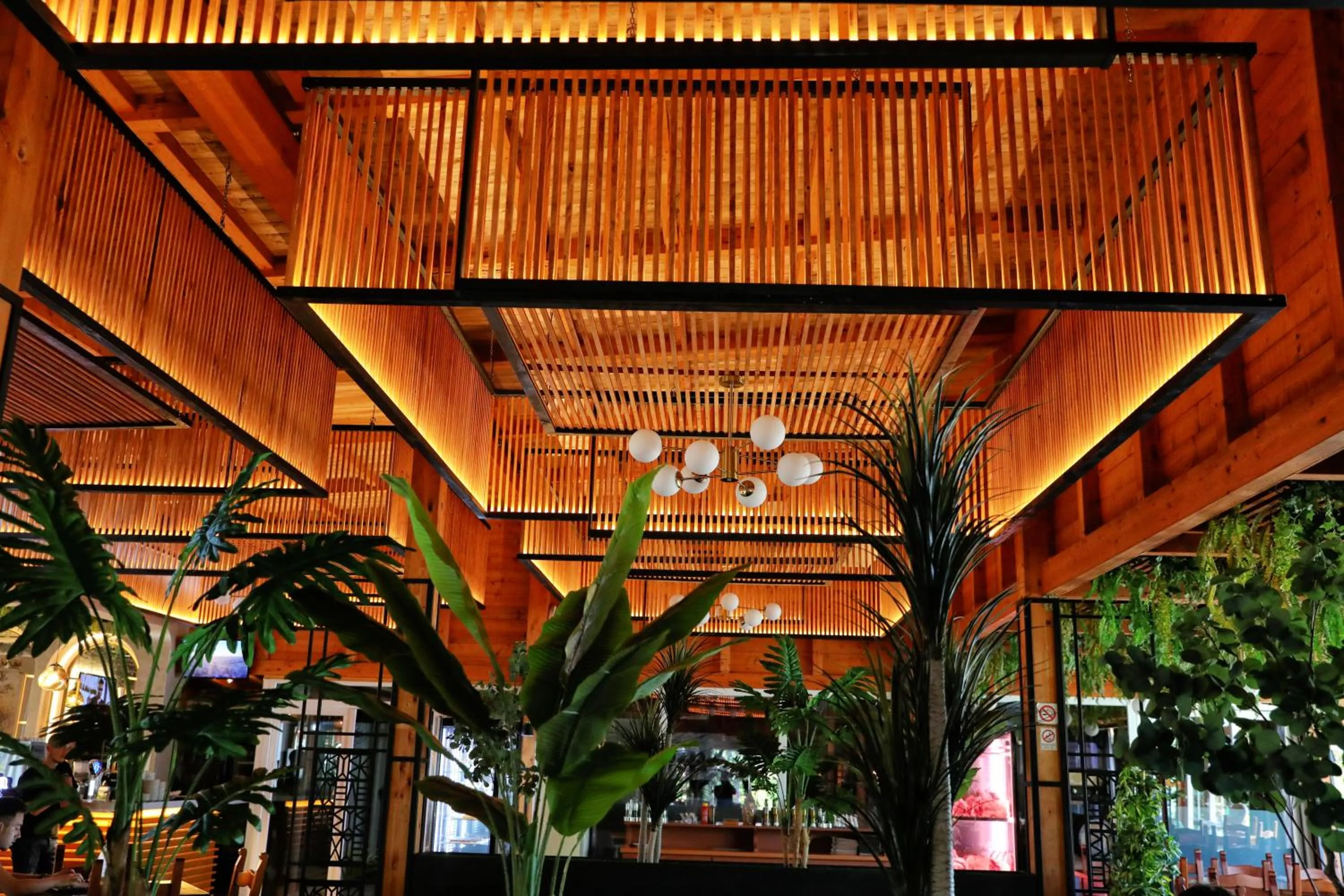 Restaurant/places to eat in Gardenland Resort