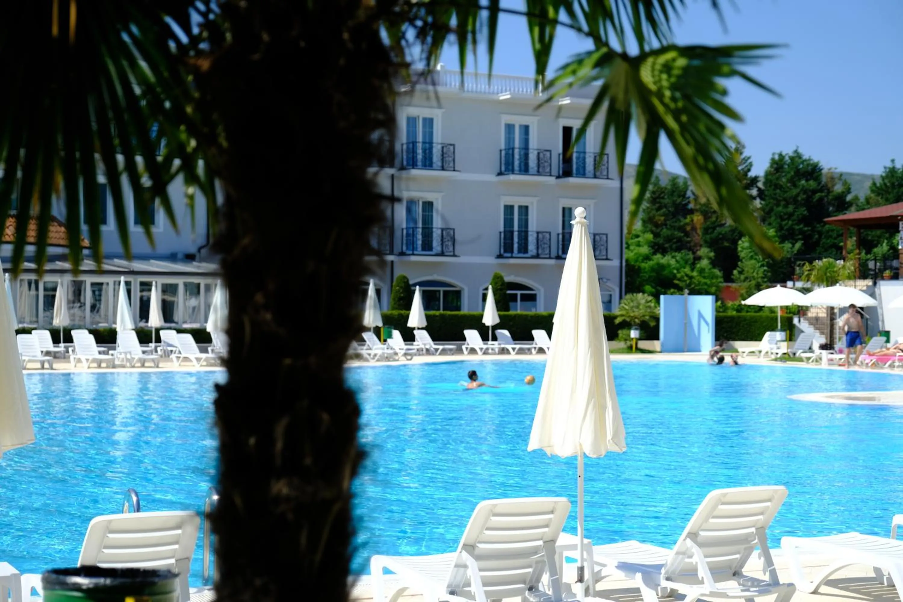 Swimming pool in Gardenland Resort