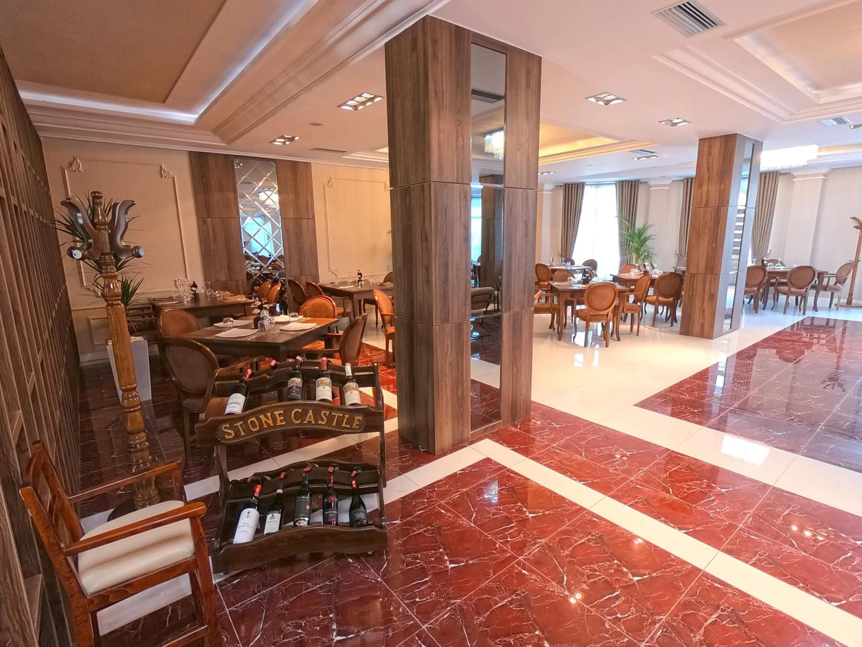 Restaurant/places to eat in Gardenland Resort