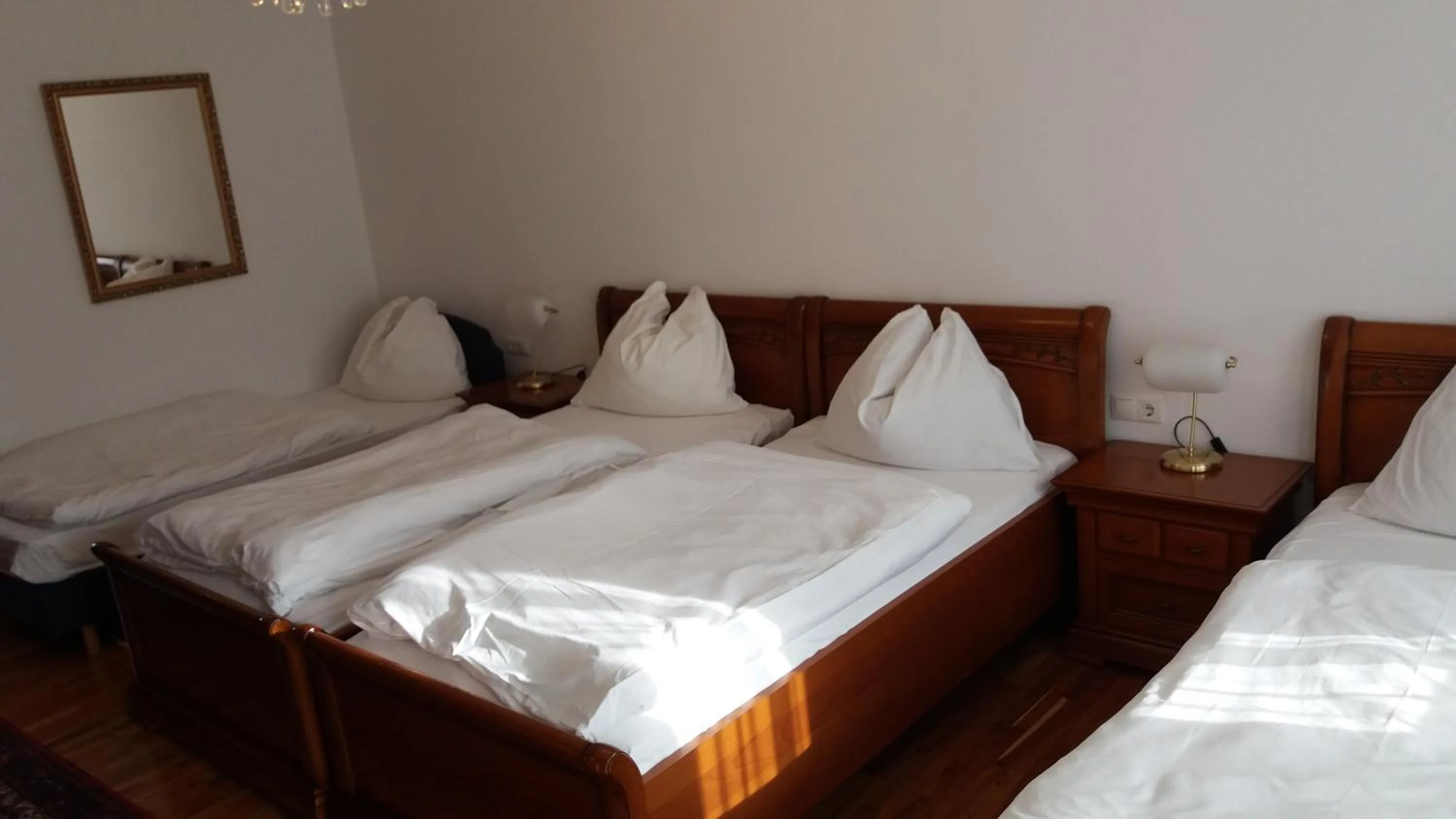 Photo of the whole room, Bed in Hotel Gratkorn - "Bed & Breakfast"