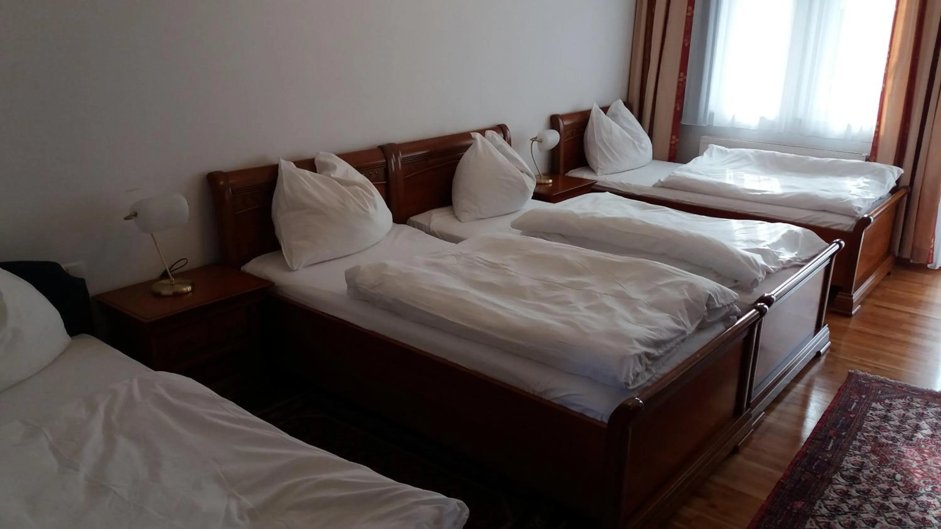 Photo of the whole room, Bed in Hotel Gratkorn - "Bed & Breakfast"